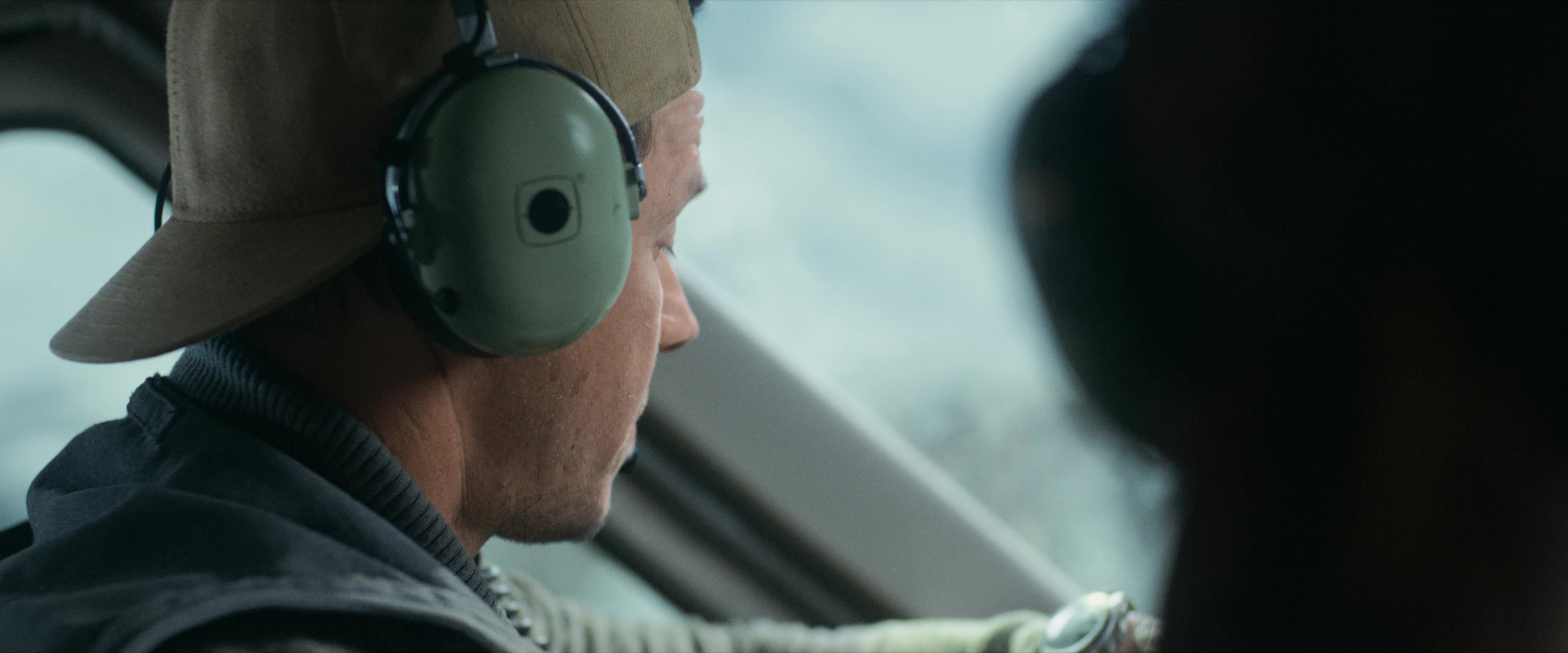 Flight Risk (2025) [4K] screencap 1641
