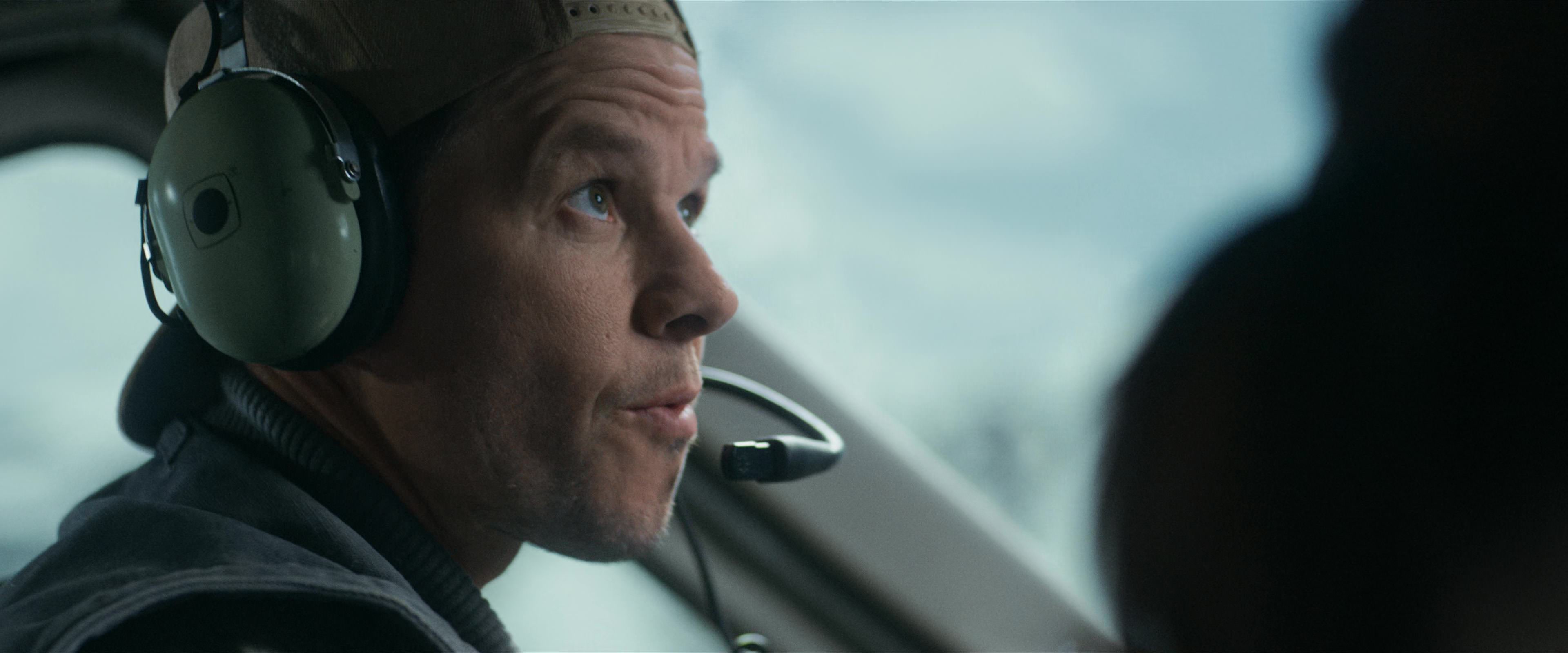 Flight Risk (2025) [4K] screencap 1650