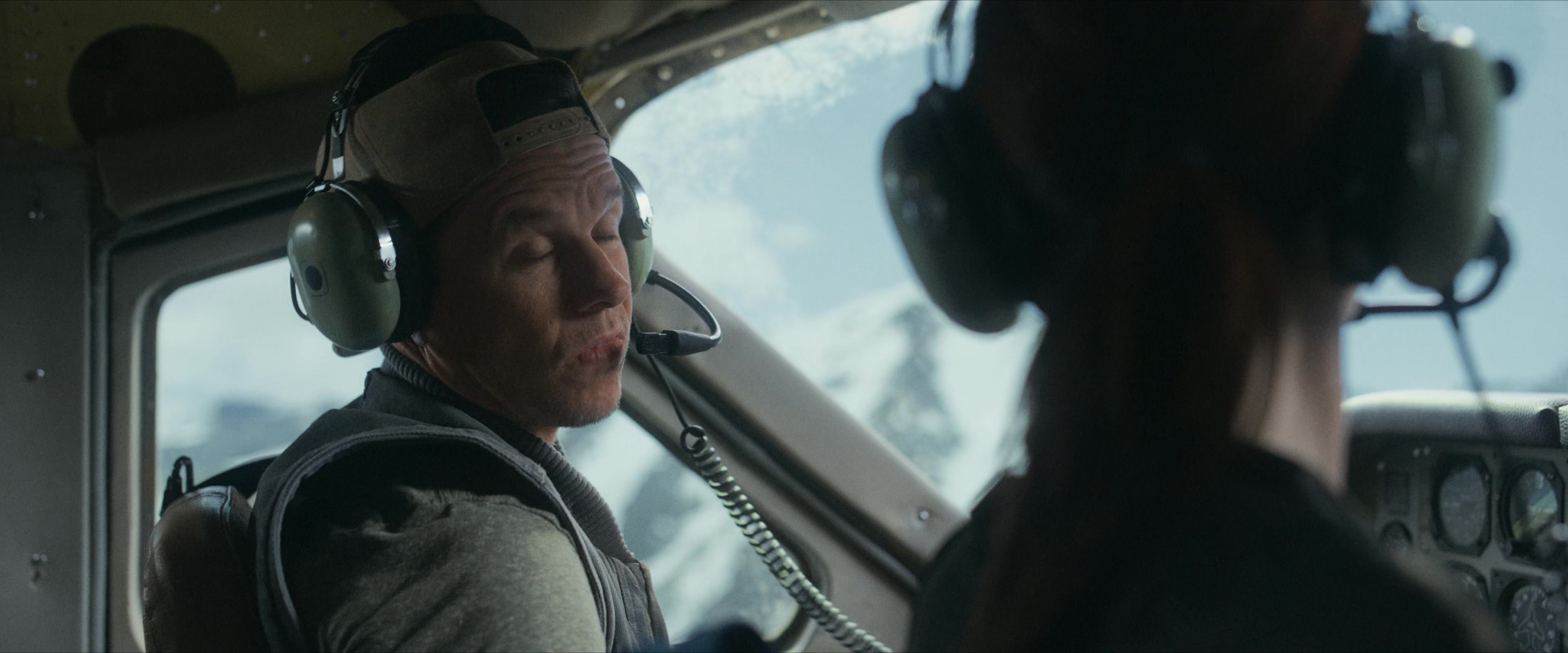 Flight Risk (2025) [4K] screencap 1665
