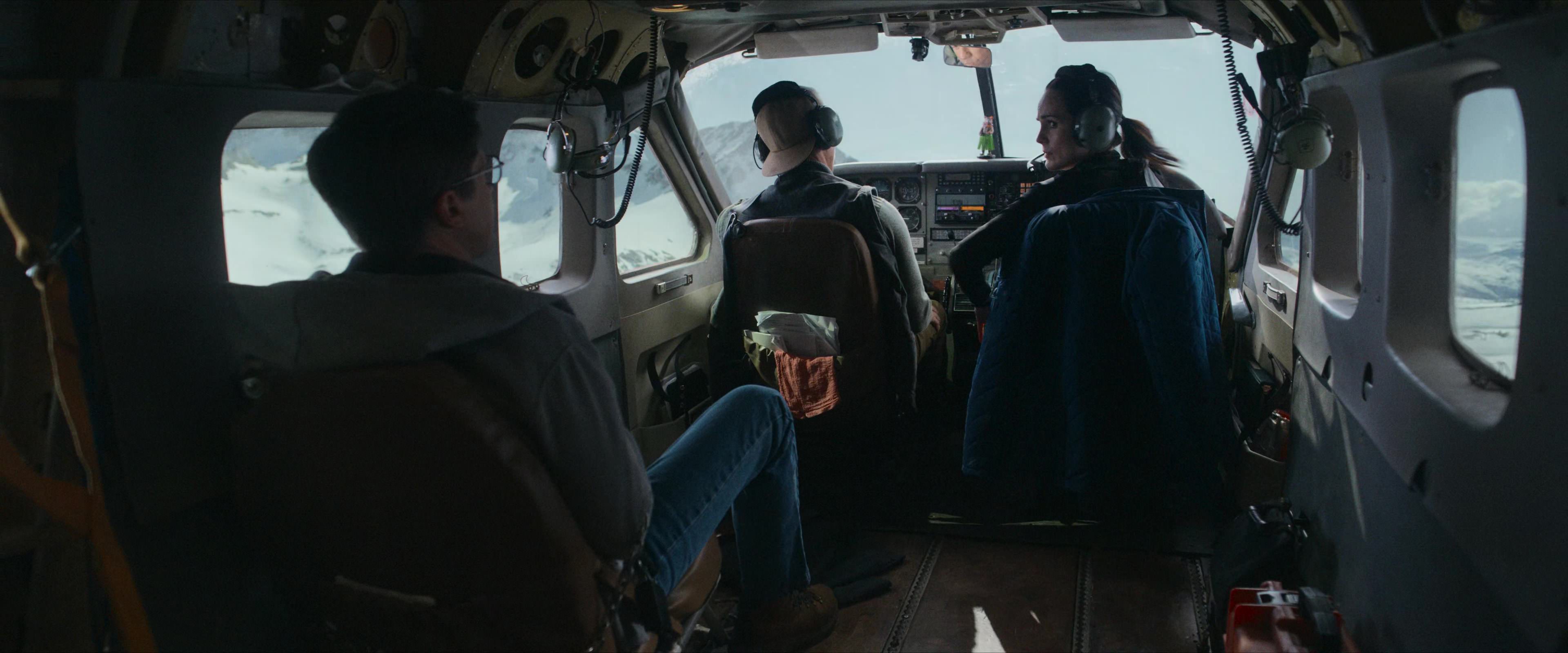 Flight Risk (2025) [4K] screencap 2016