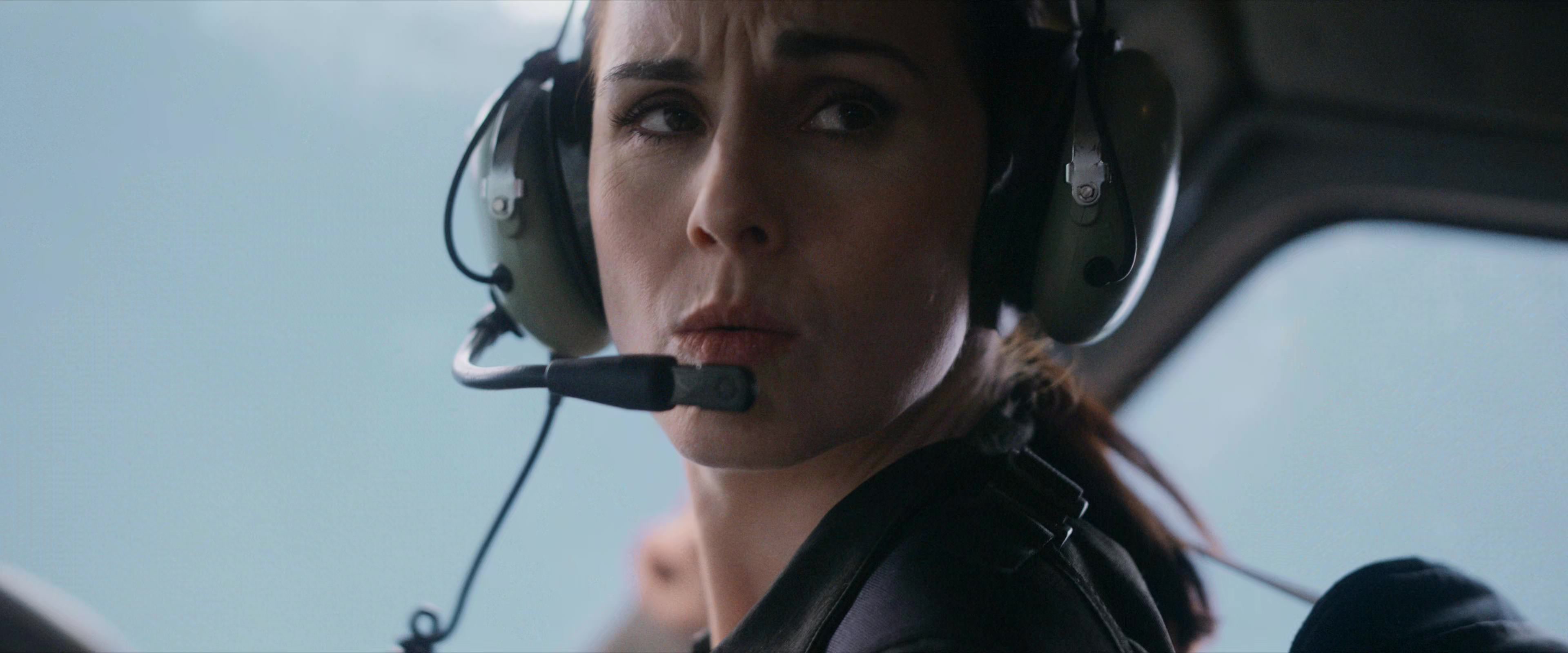Flight Risk (2025) [4K] screencap 2019