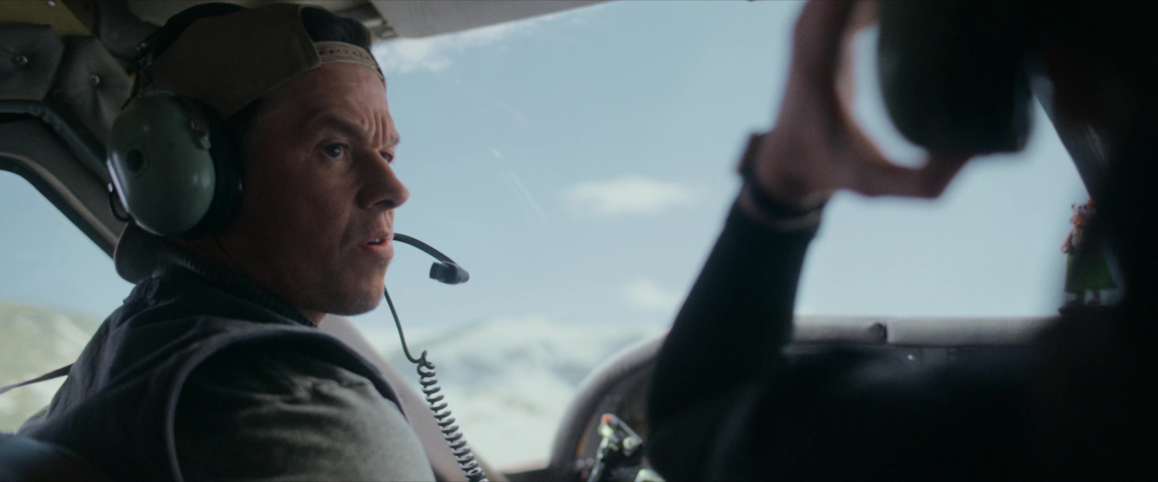Flight Risk (2025) [4K] screencap 2085