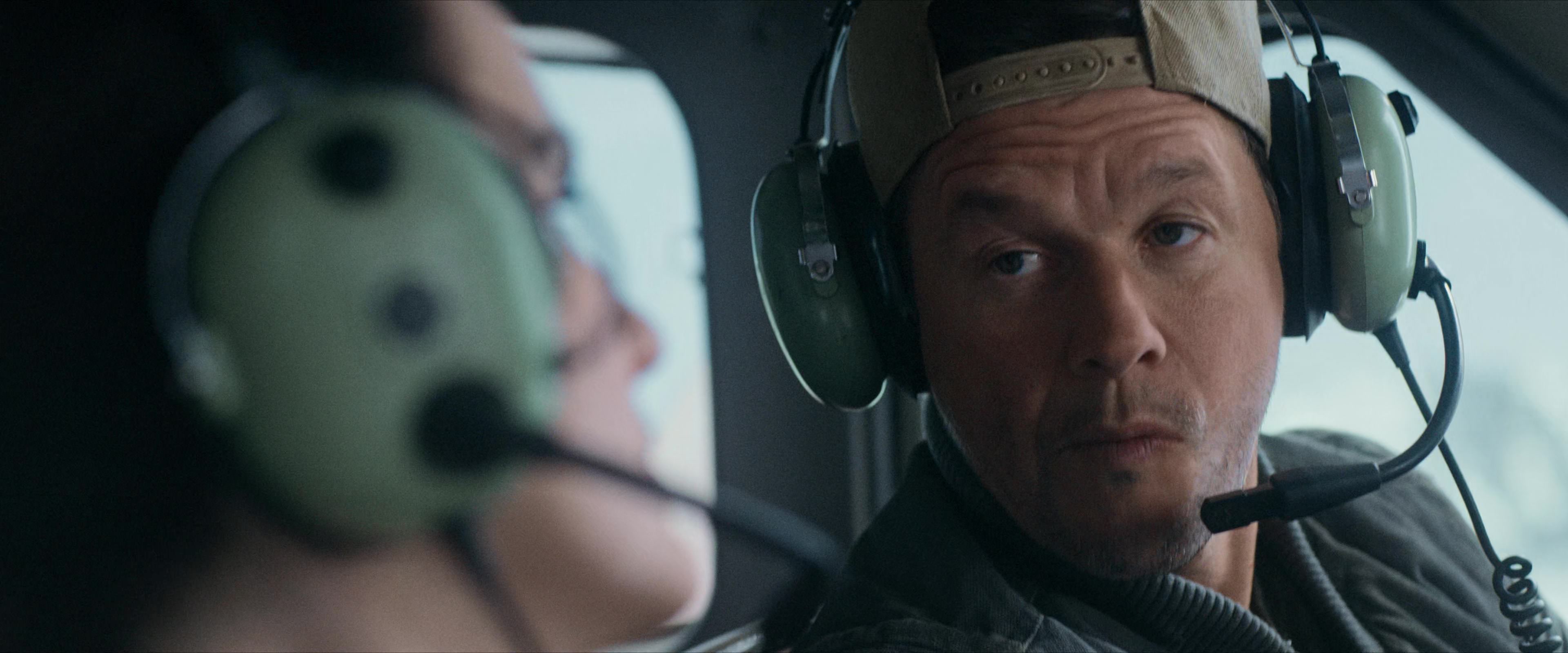 Flight Risk (2025) [4K] screencap 2235