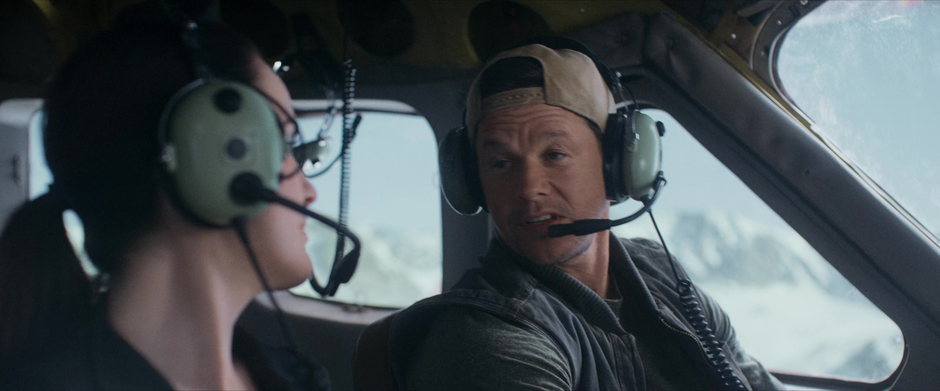 Flight Risk (2025) [4K] HD screenshot 2252