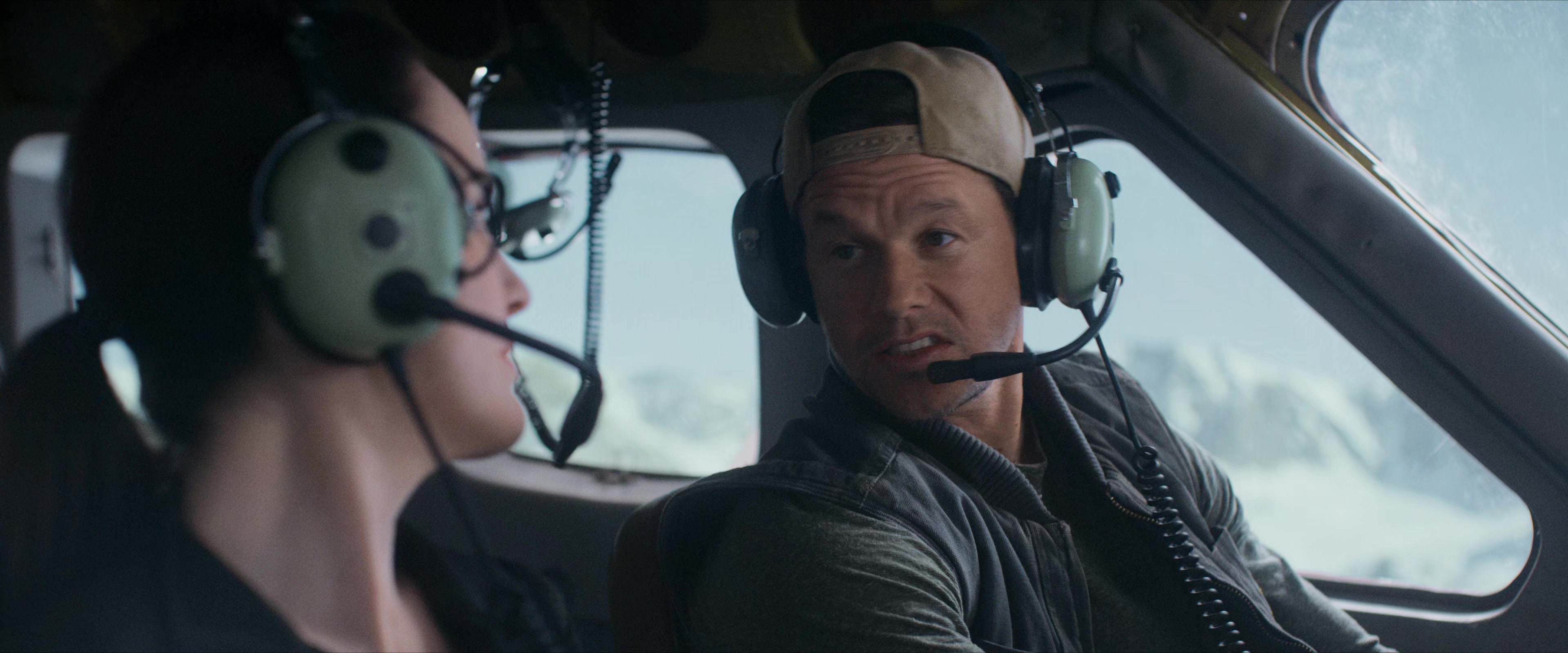 Flight Risk (2025) [4K] screencap 2256