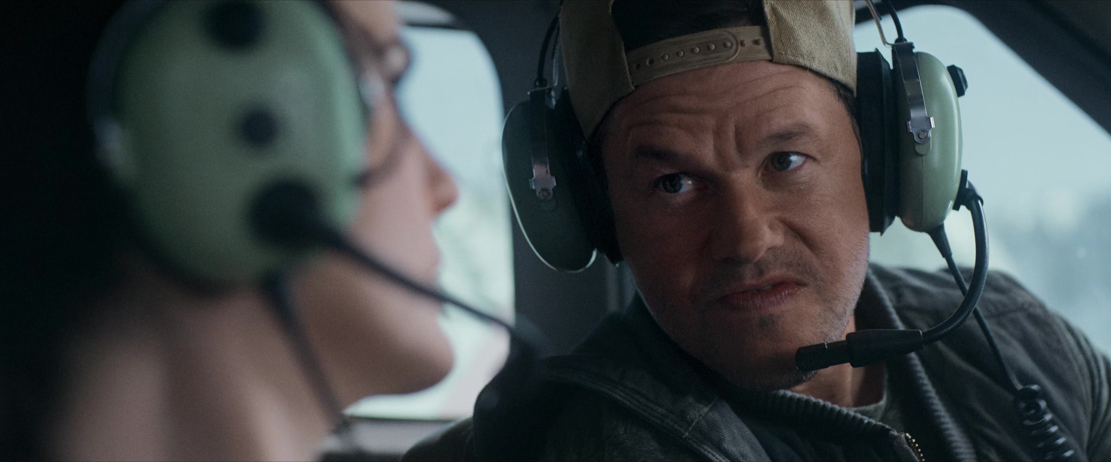 Flight Risk (2025) [4K] screencap 2280
