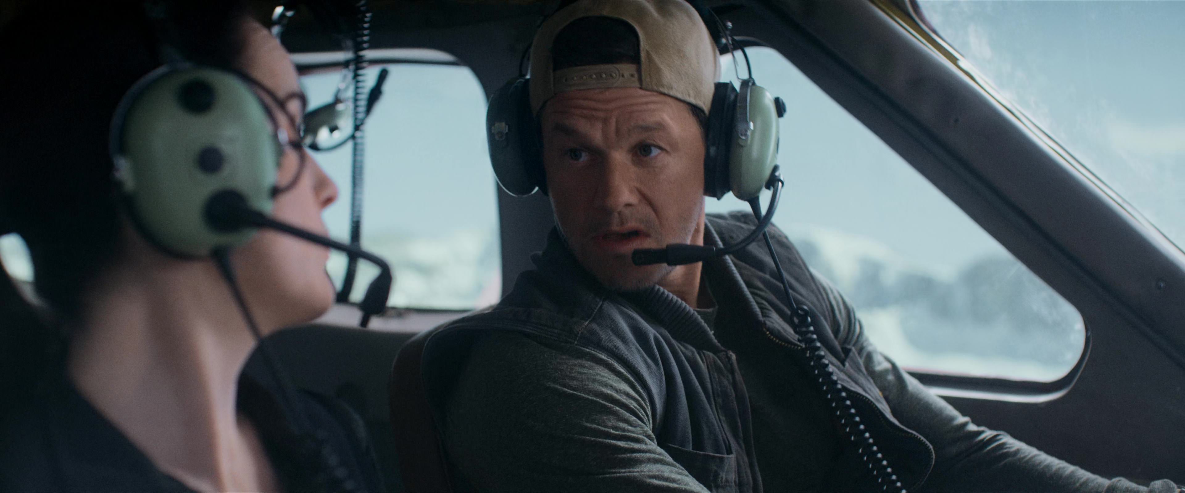 Flight Risk (2025) [4K] screencap 2307