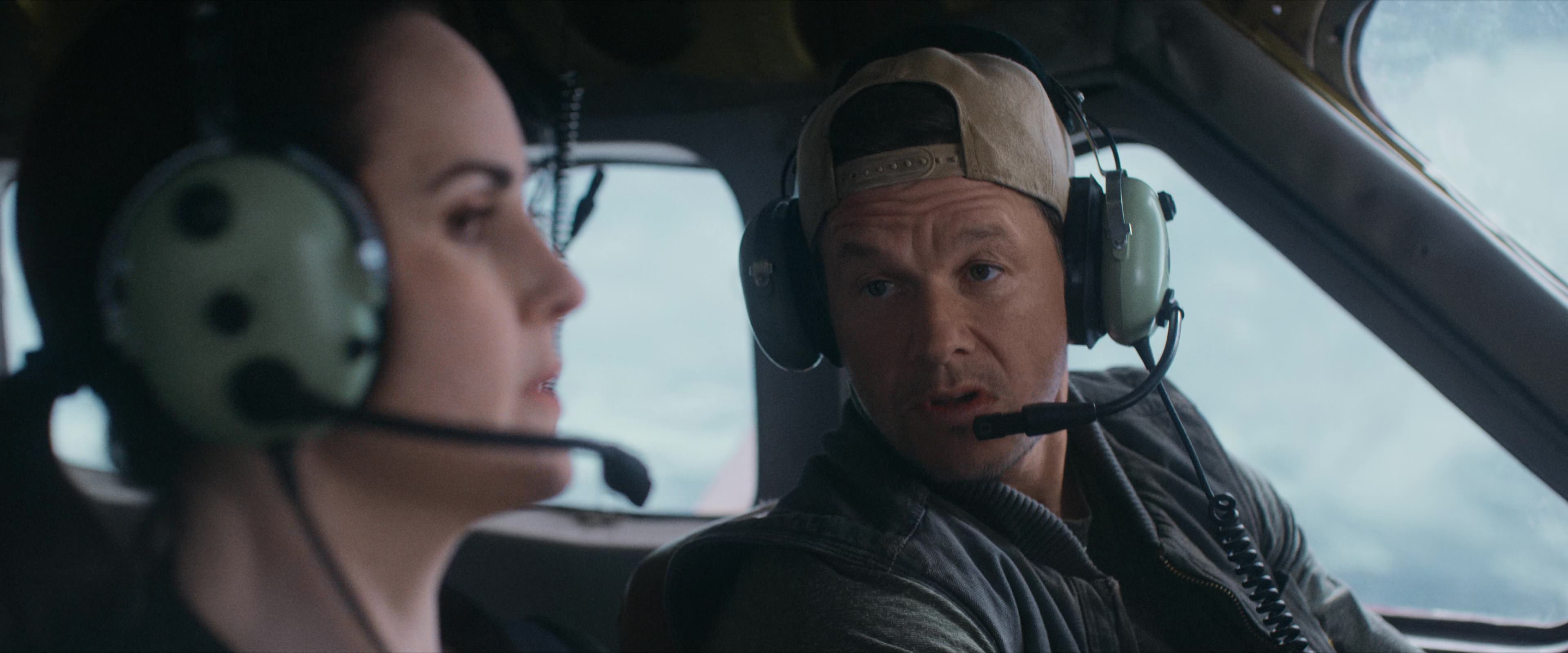 Flight Risk (2025) [4K] screencap 2349
