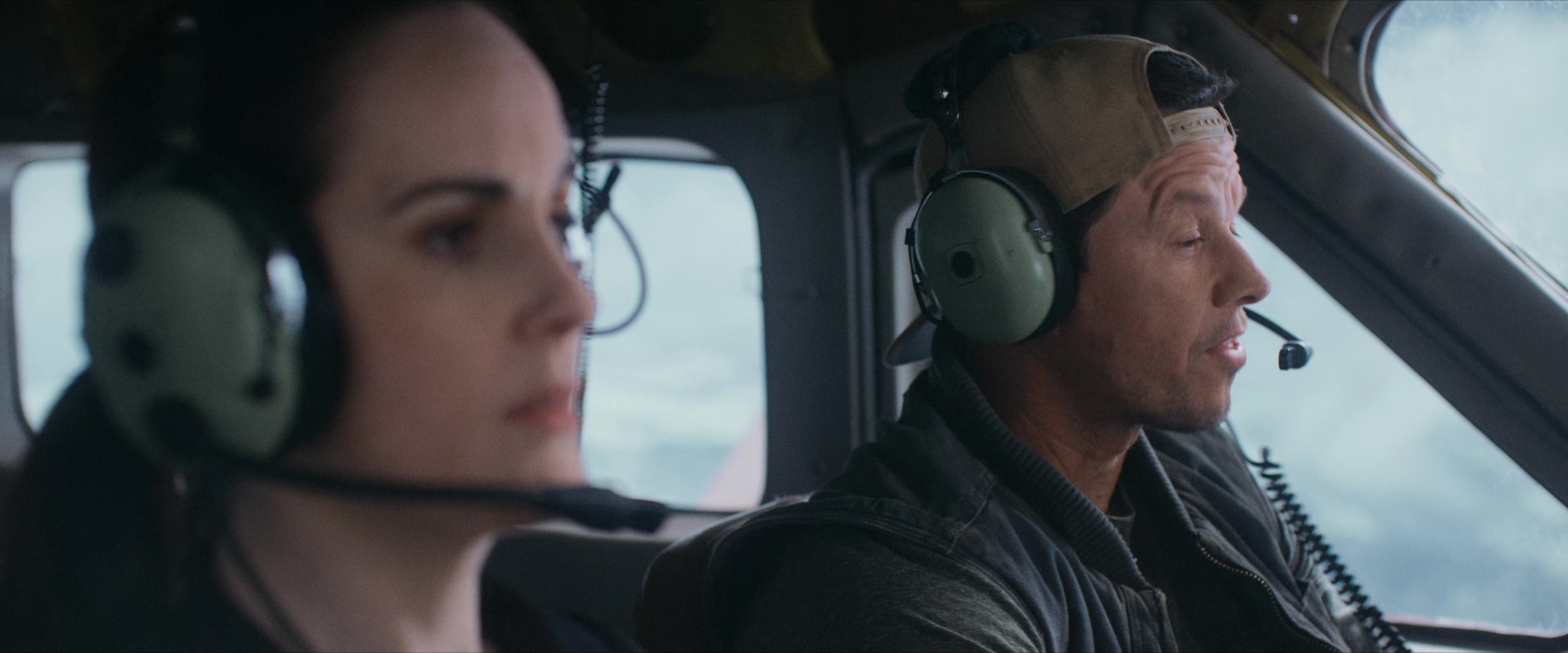 Flight Risk (2025) [4K] screencap 2352