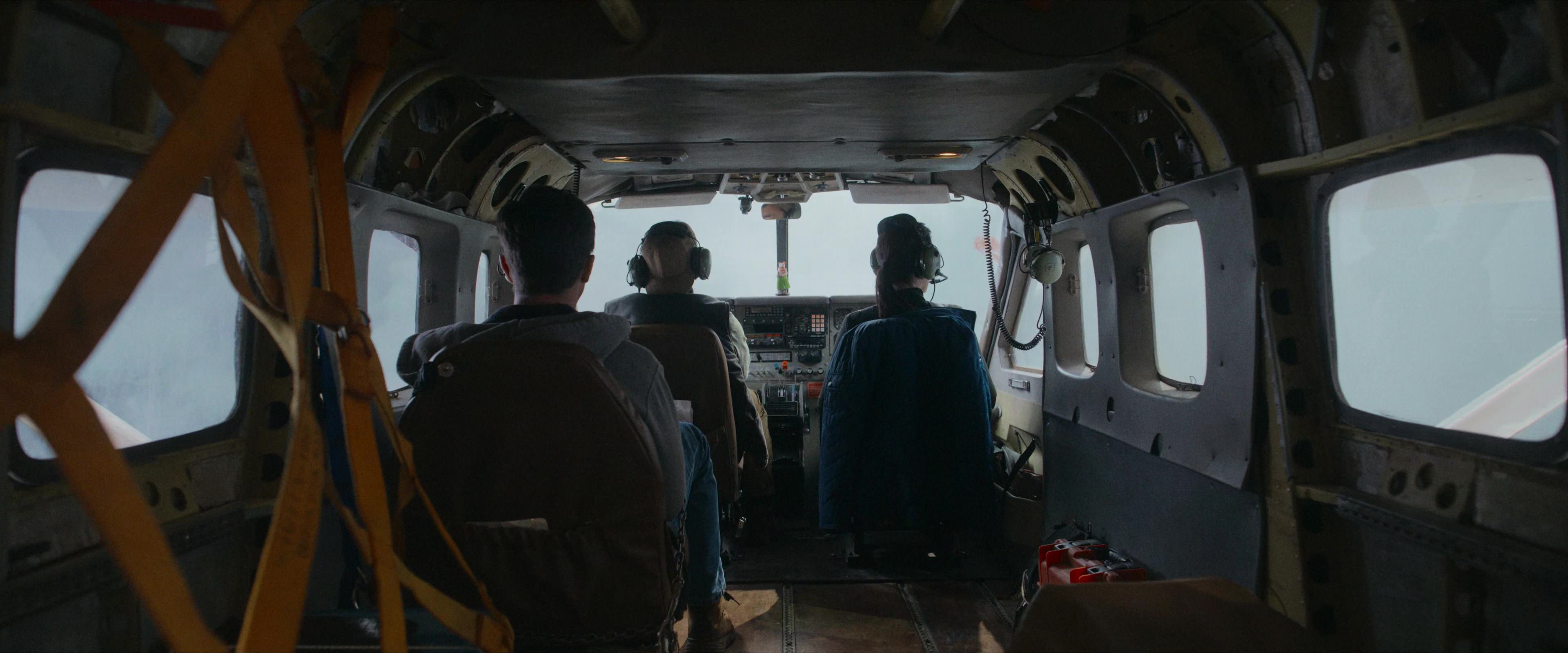 Flight Risk (2025) [4K] screencap 2403