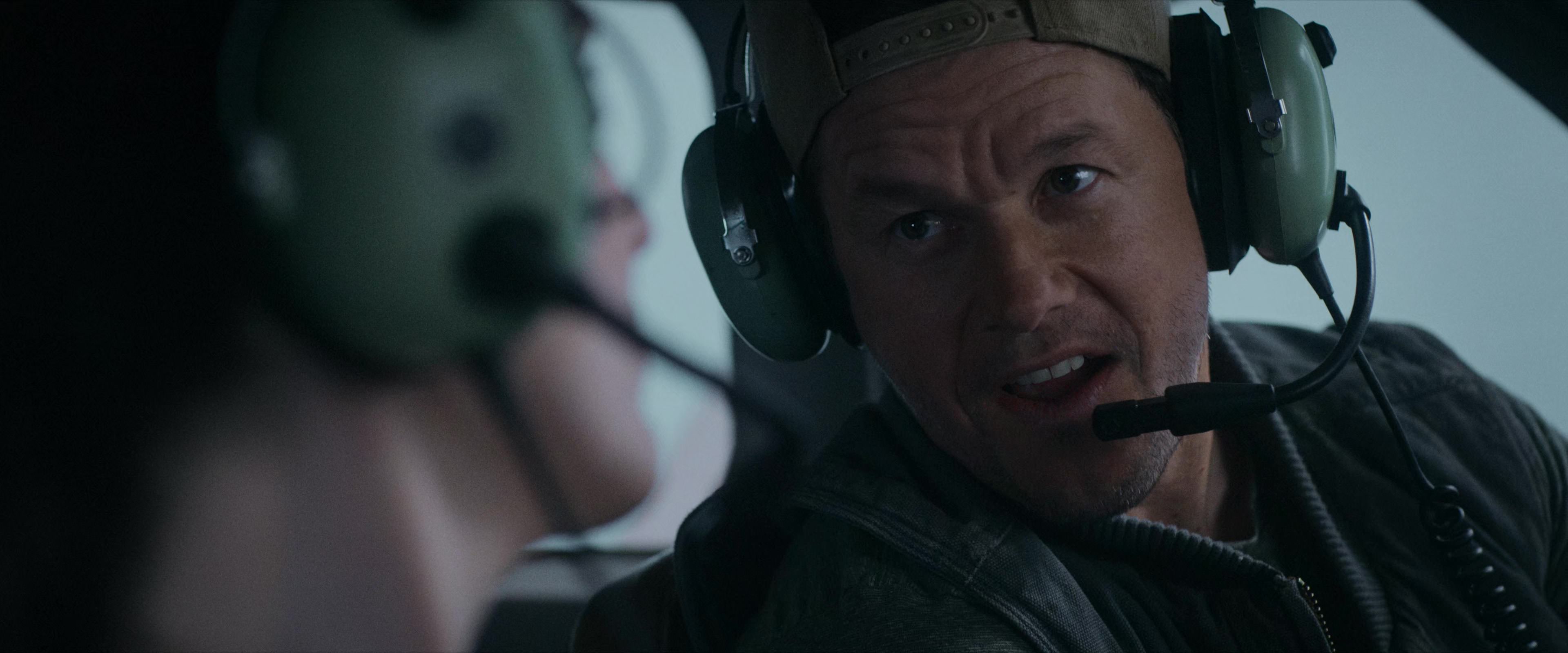 Flight Risk (2025) [4K] screencap 2499