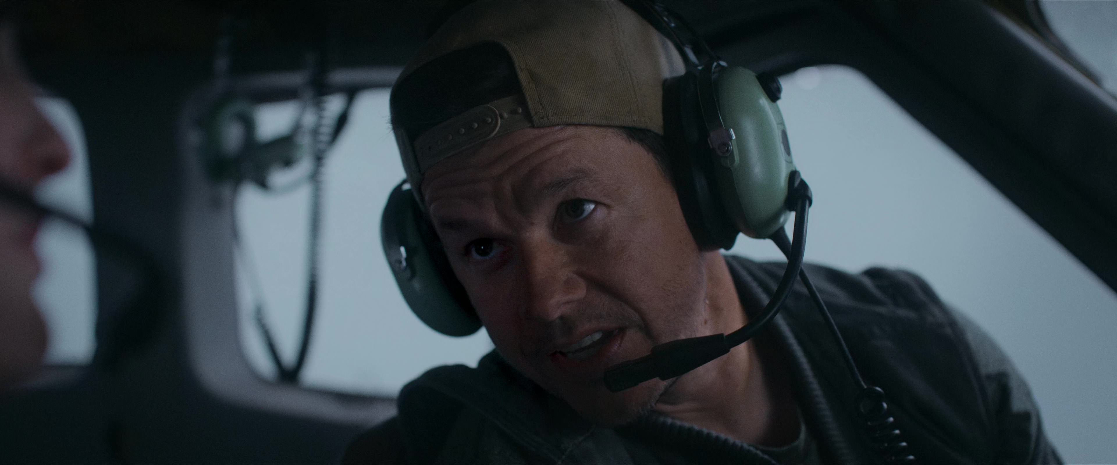 Flight Risk (2025) [4K] screencap 2535