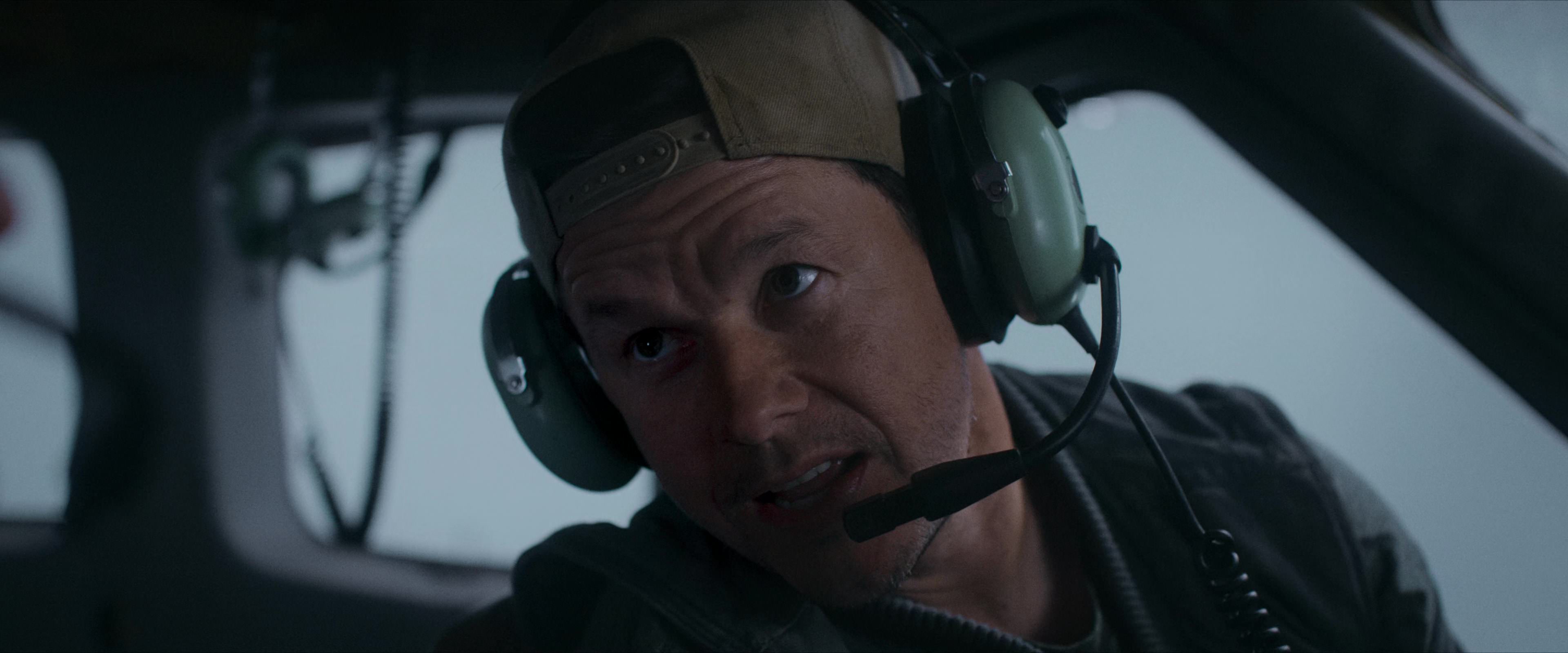 Flight Risk (2025) [4K] HD screenshot 2537