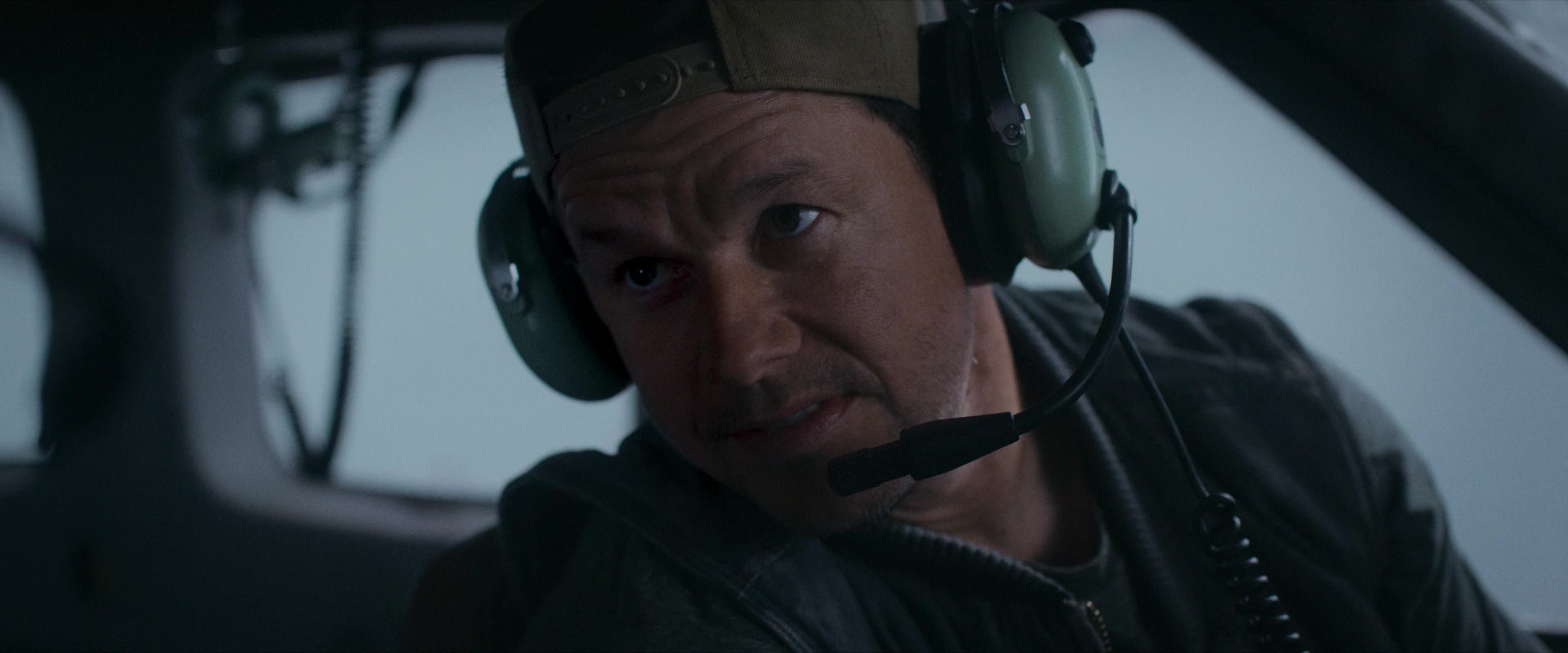 Flight Risk (2025) [4K] HD screenshot 2543