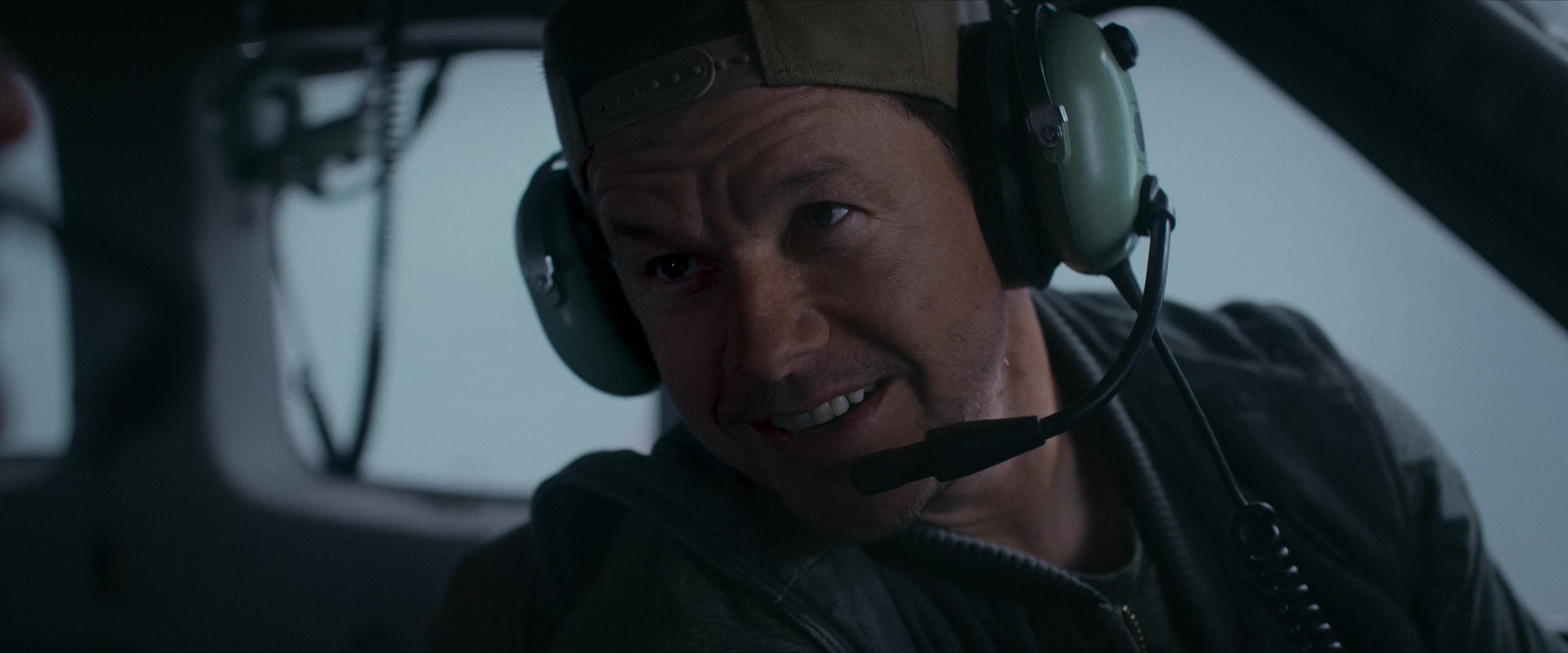 Flight Risk (2025) [4K] screencap 2544