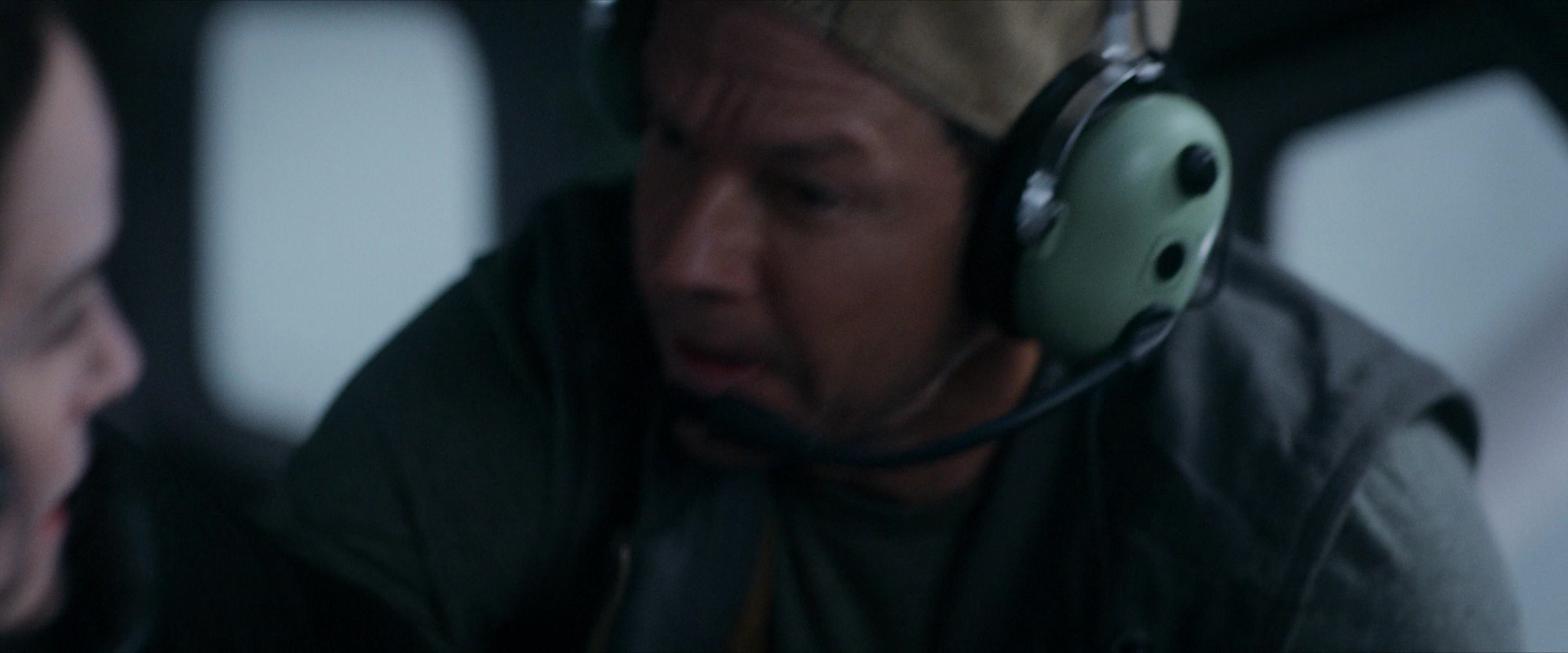 Flight Risk (2025) [4K] HD screenshot 2579