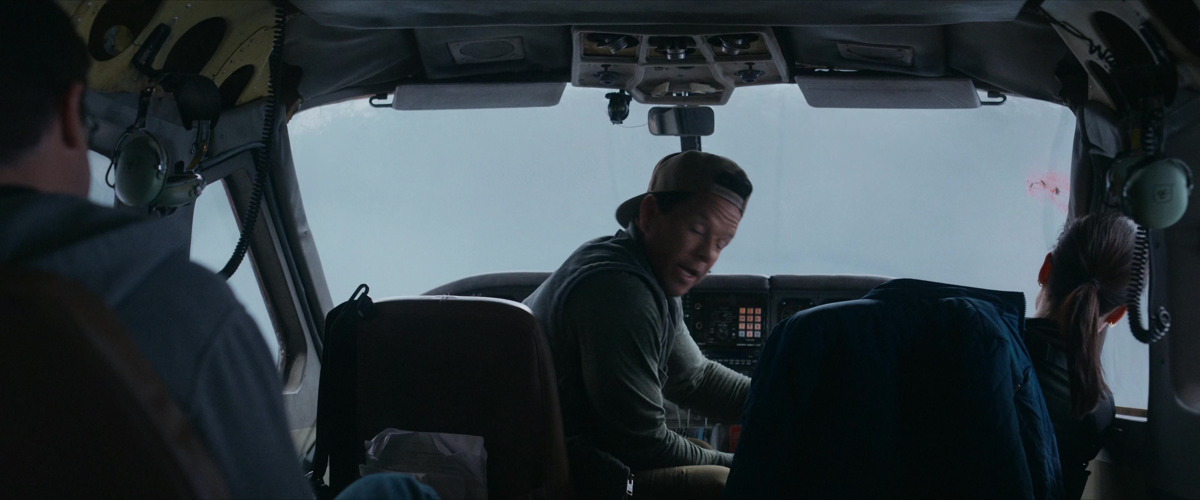 Flight Risk (2025) [4K] screencap 2664