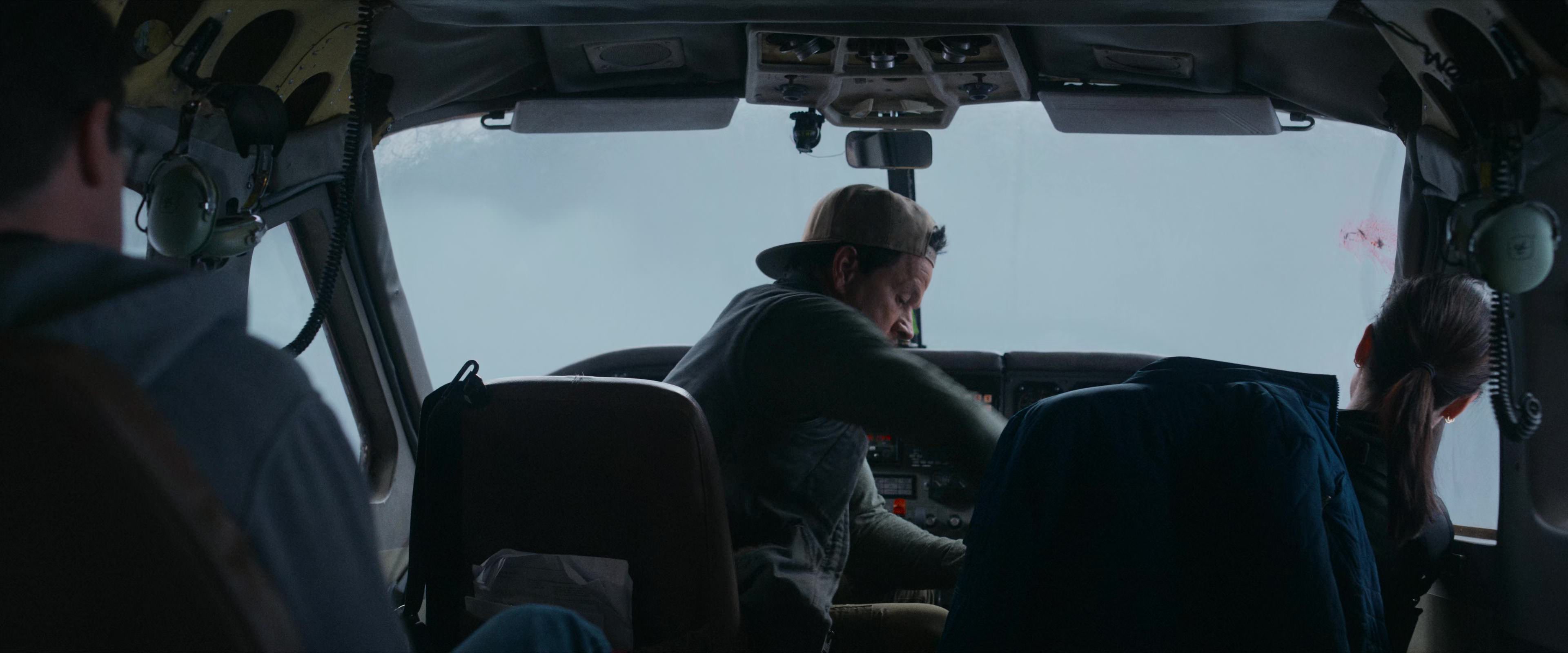 Flight Risk (2025) [4K] screencap 2670