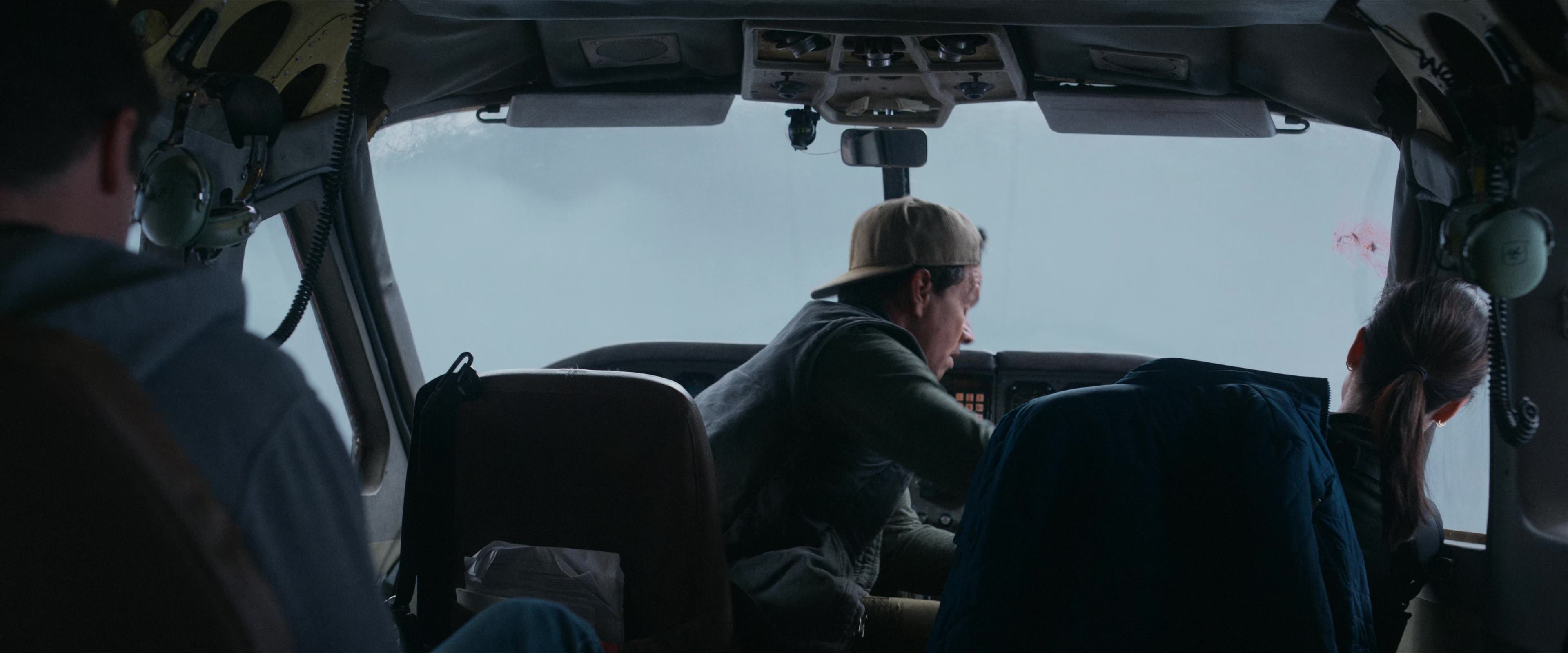 Flight Risk (2025) [4K] screencap 2673