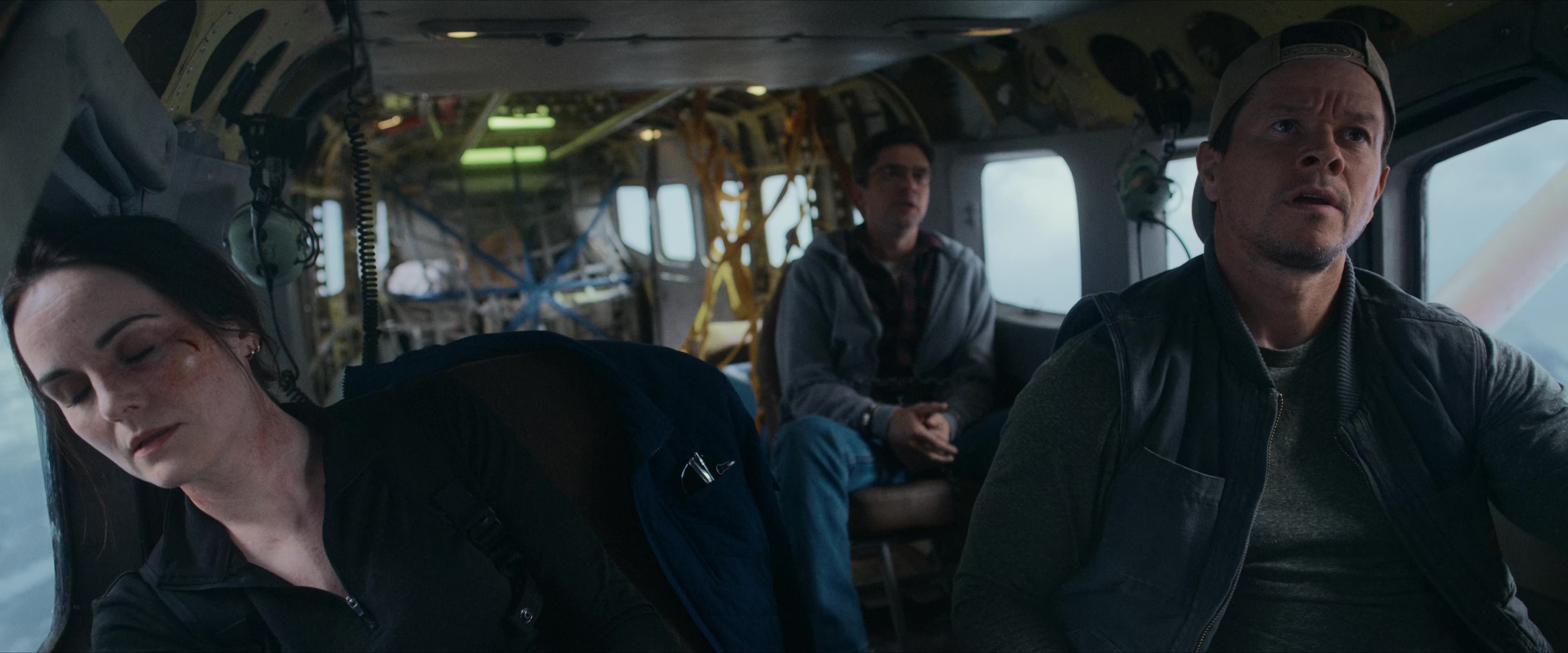 Flight Risk (2025) [4K] screencap 2727