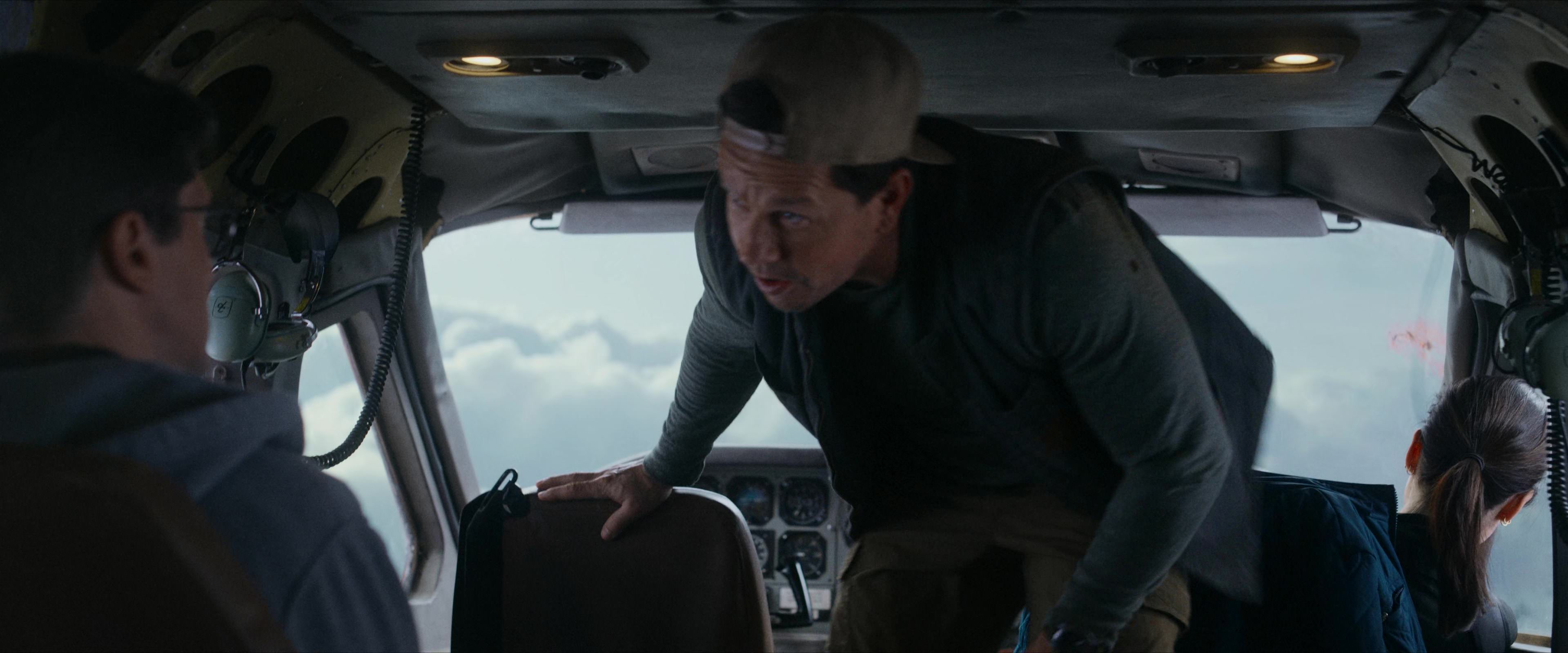 Flight Risk (2025) [4K] screencap 2946