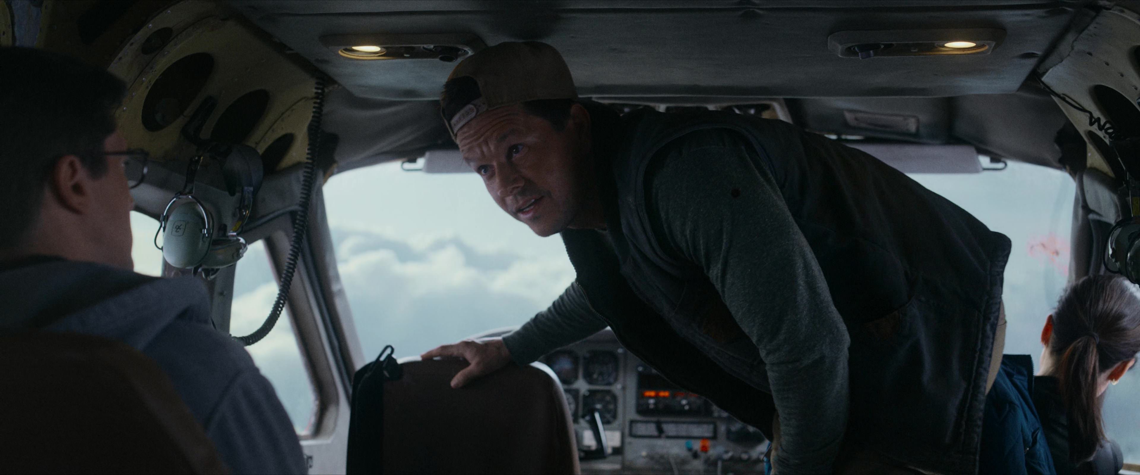 Flight Risk (2025) [4K] screencap 2949
