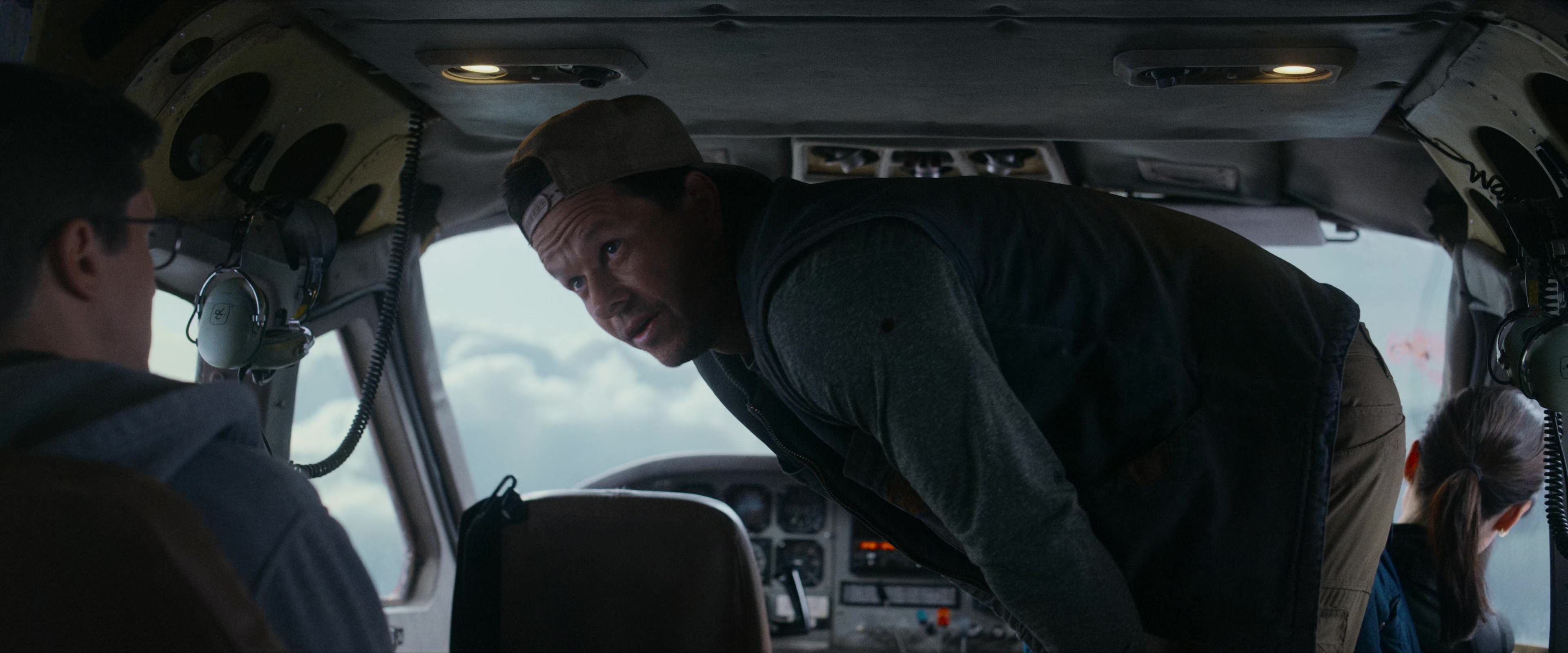 Flight Risk (2025) [4K] screencap 2961