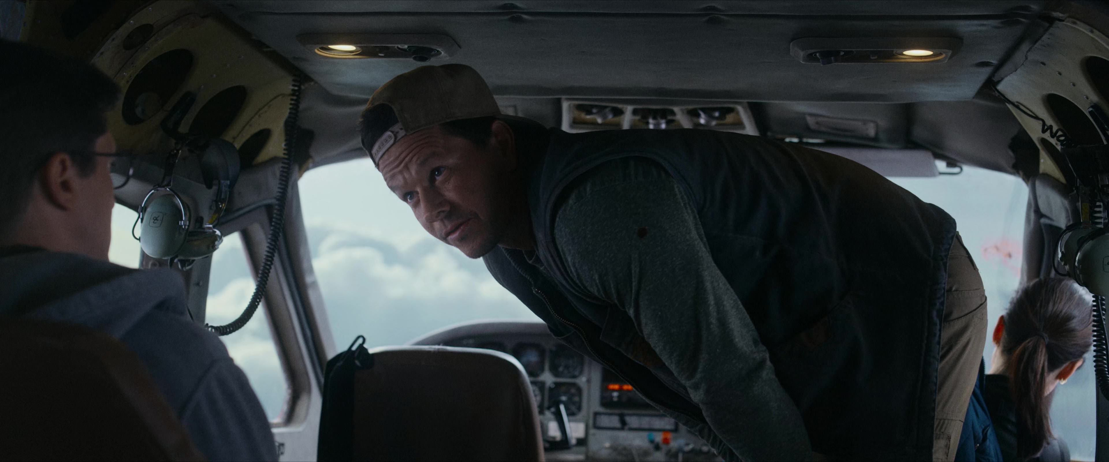 Flight Risk (2025) [4K] screencap 2964