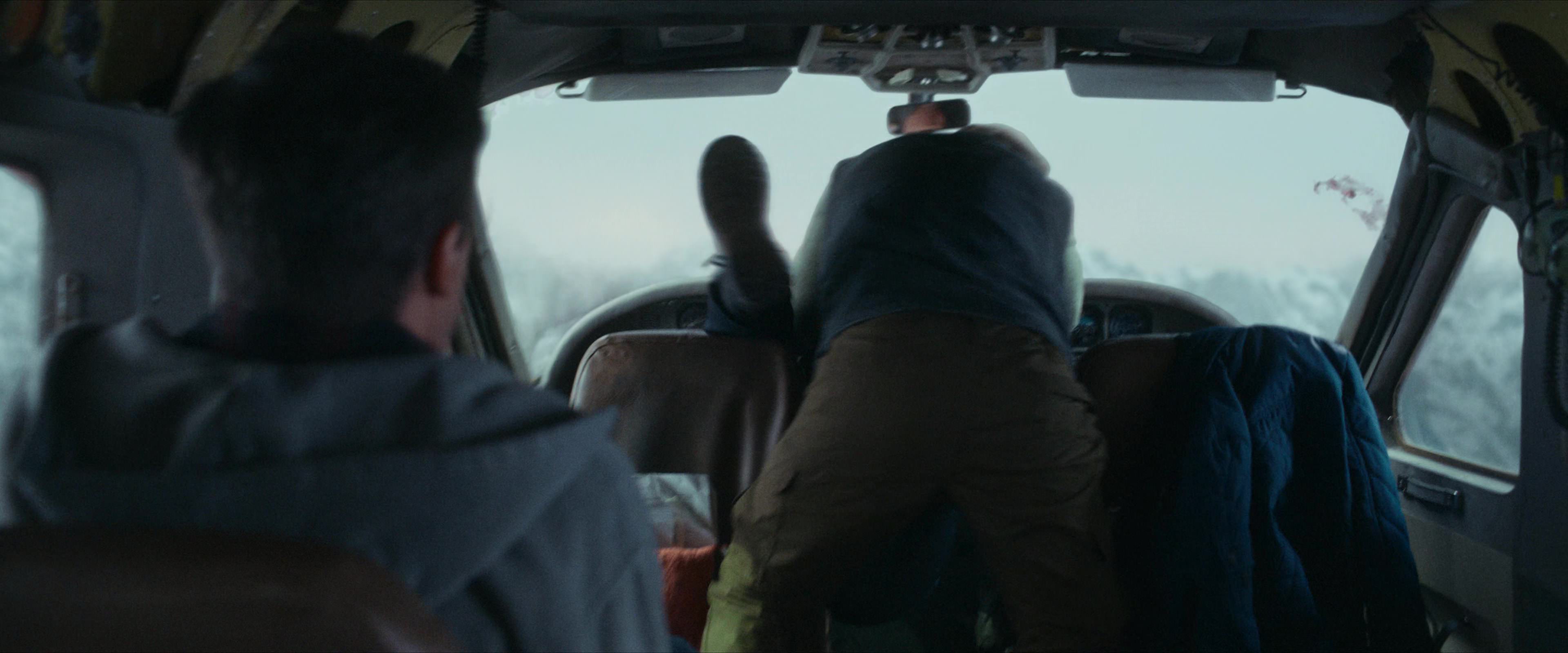 Flight Risk (2025) [4K] screencap 3144