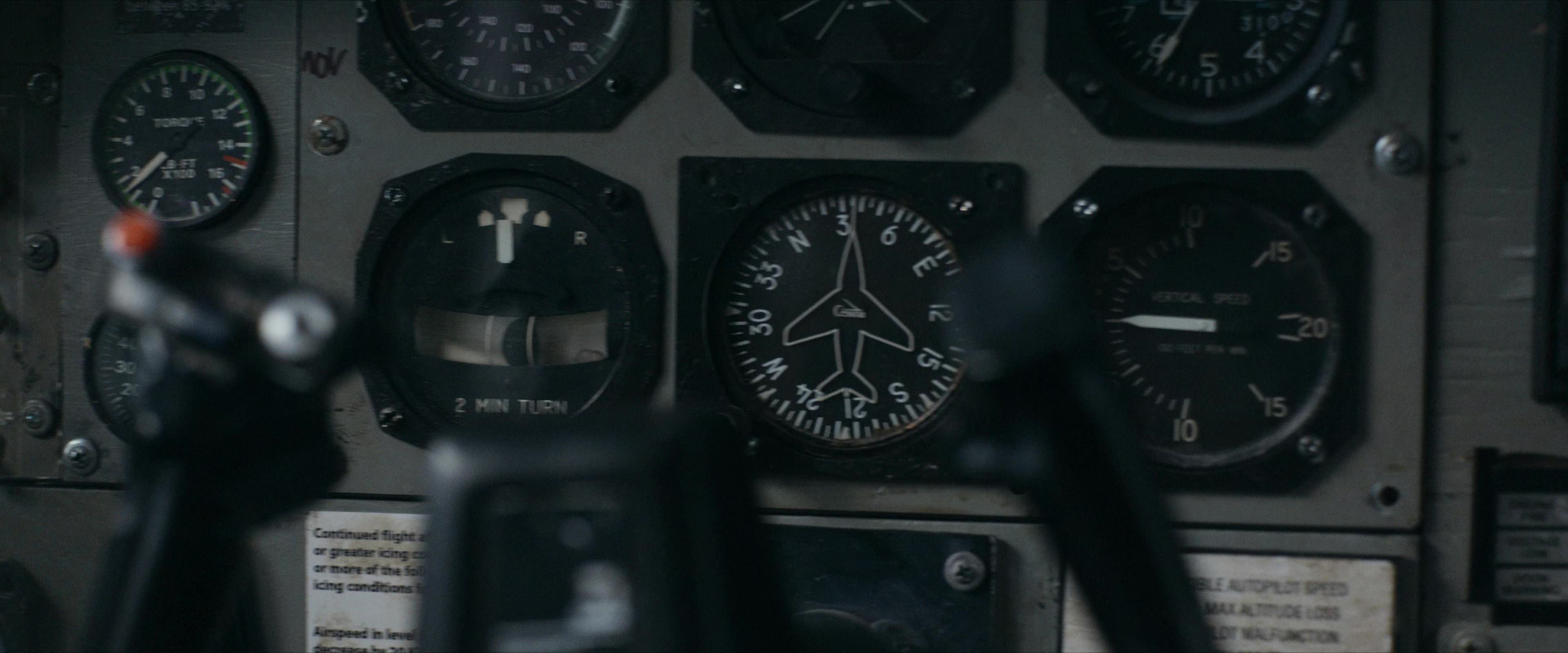 Flight Risk (2025) [4K] screencap 3336