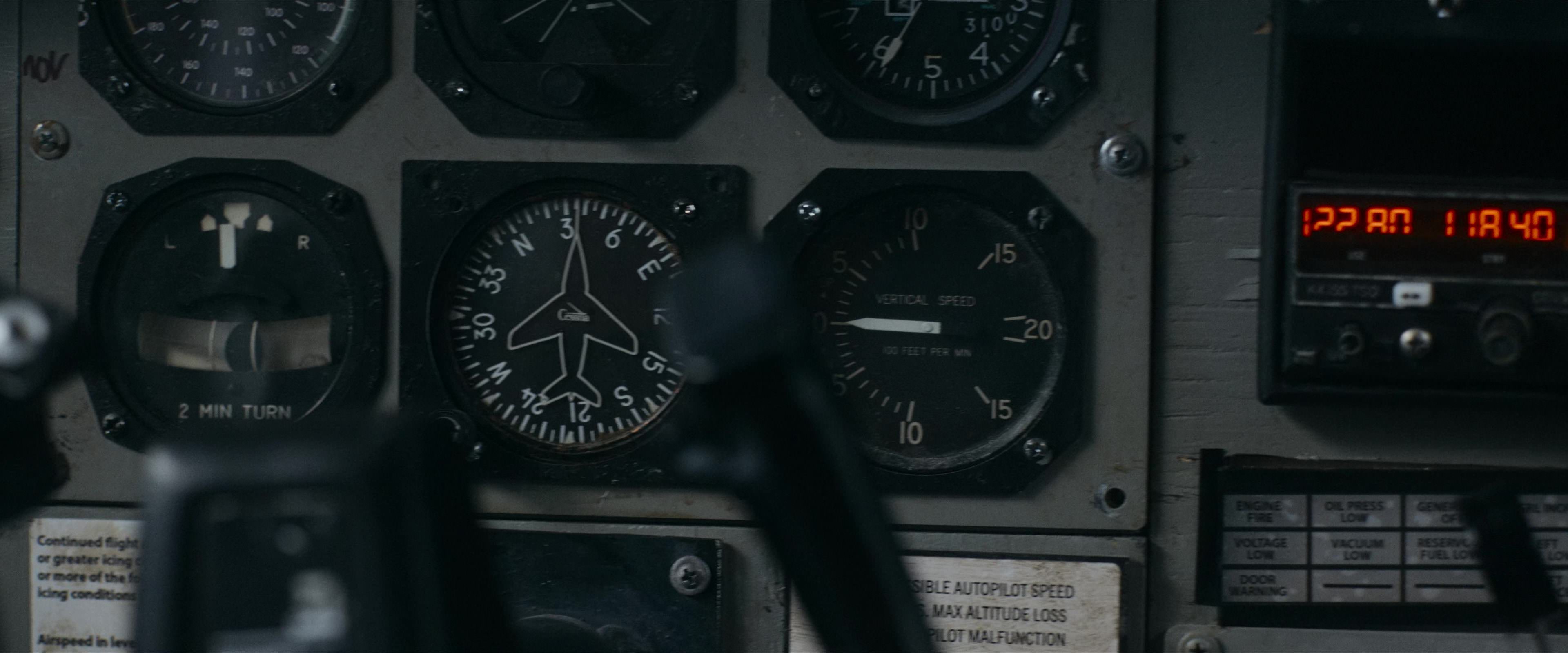 Flight Risk (2025) [4K] screencap 3339