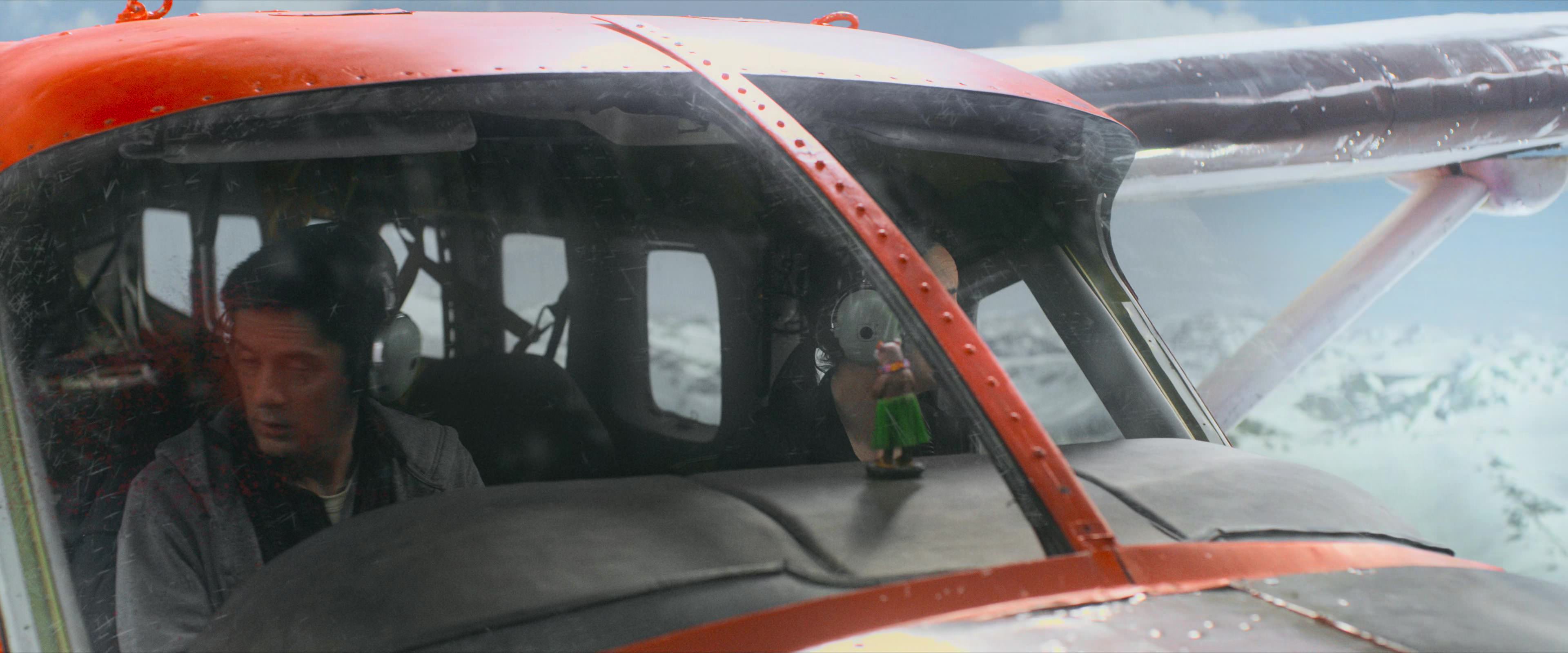 Flight Risk (2025) [4K] screencap 4551