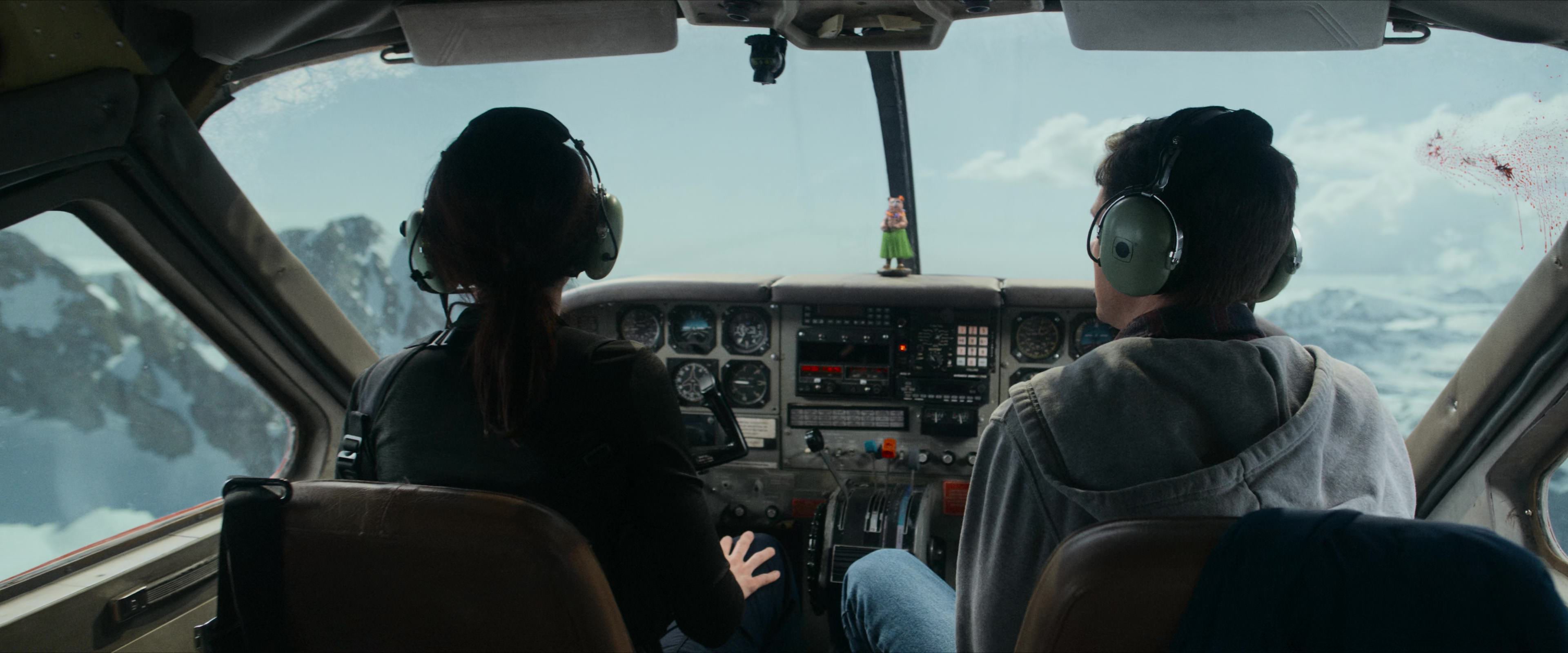 Flight Risk (2025) [4K] screencap 4587