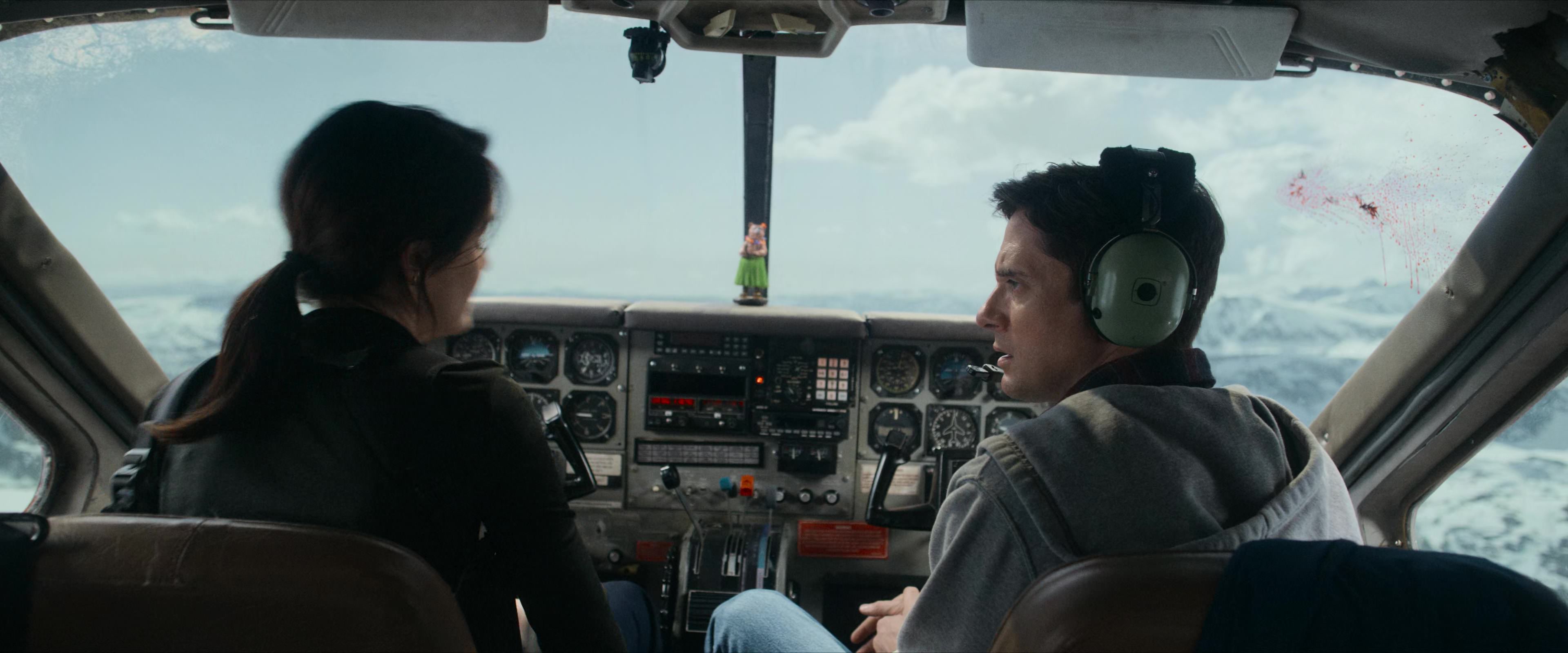 Flight Risk (2025) [4K] screencap 4644