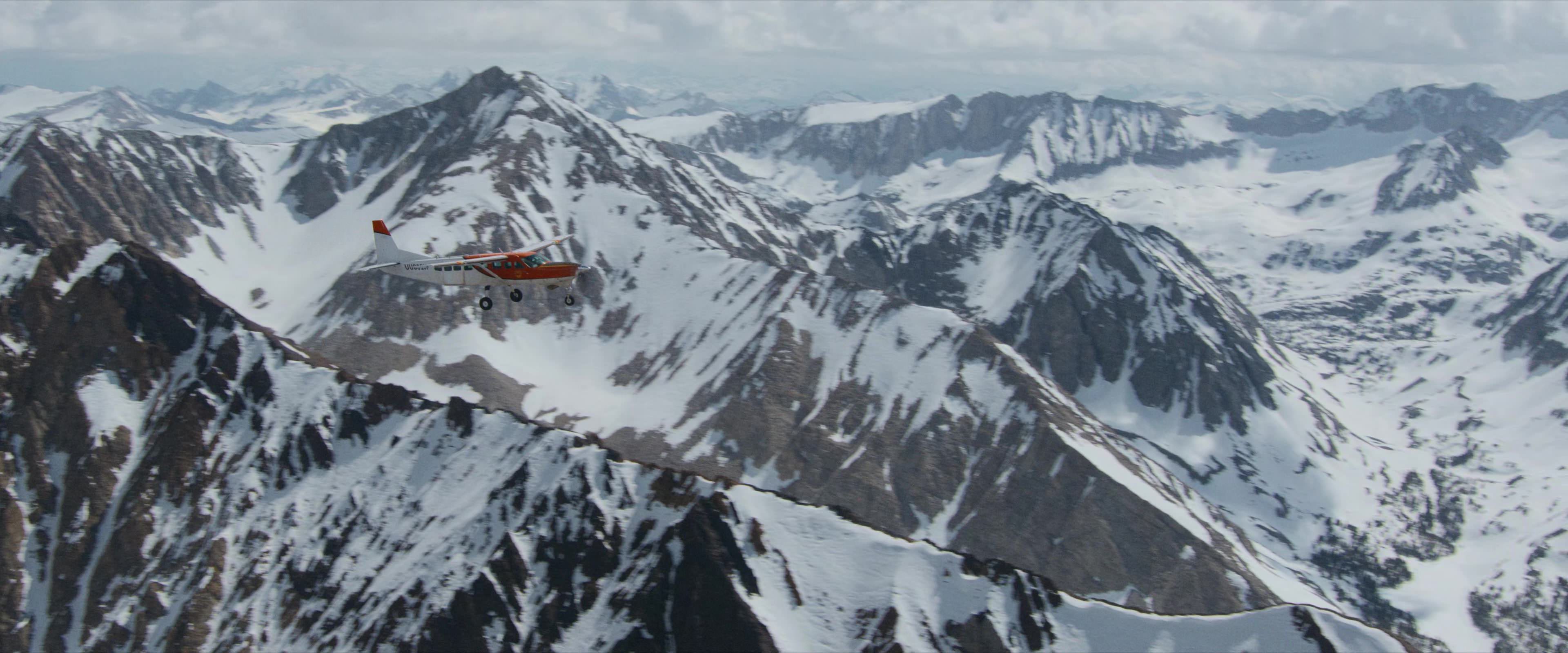 Flight Risk (2025) [4K] screencap 5352