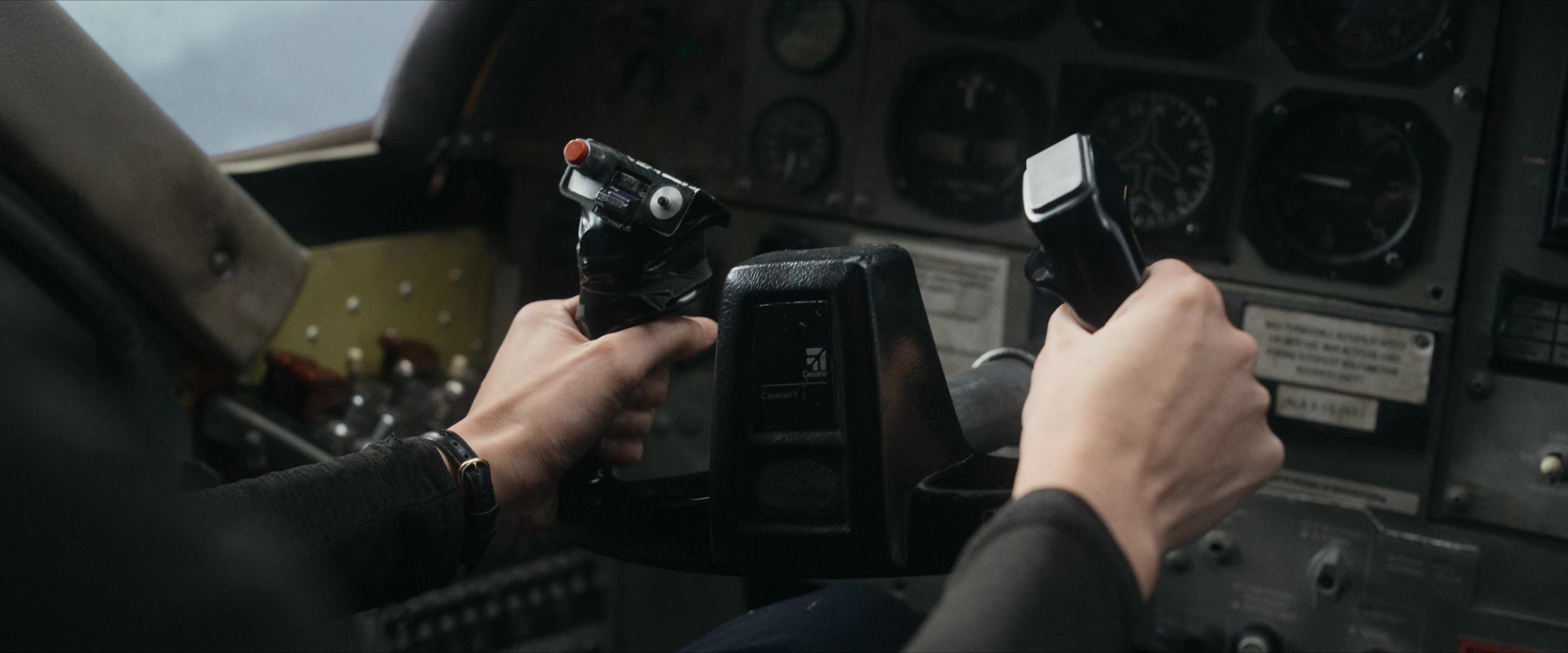 Flight Risk (2025) [4K] screencap 5361