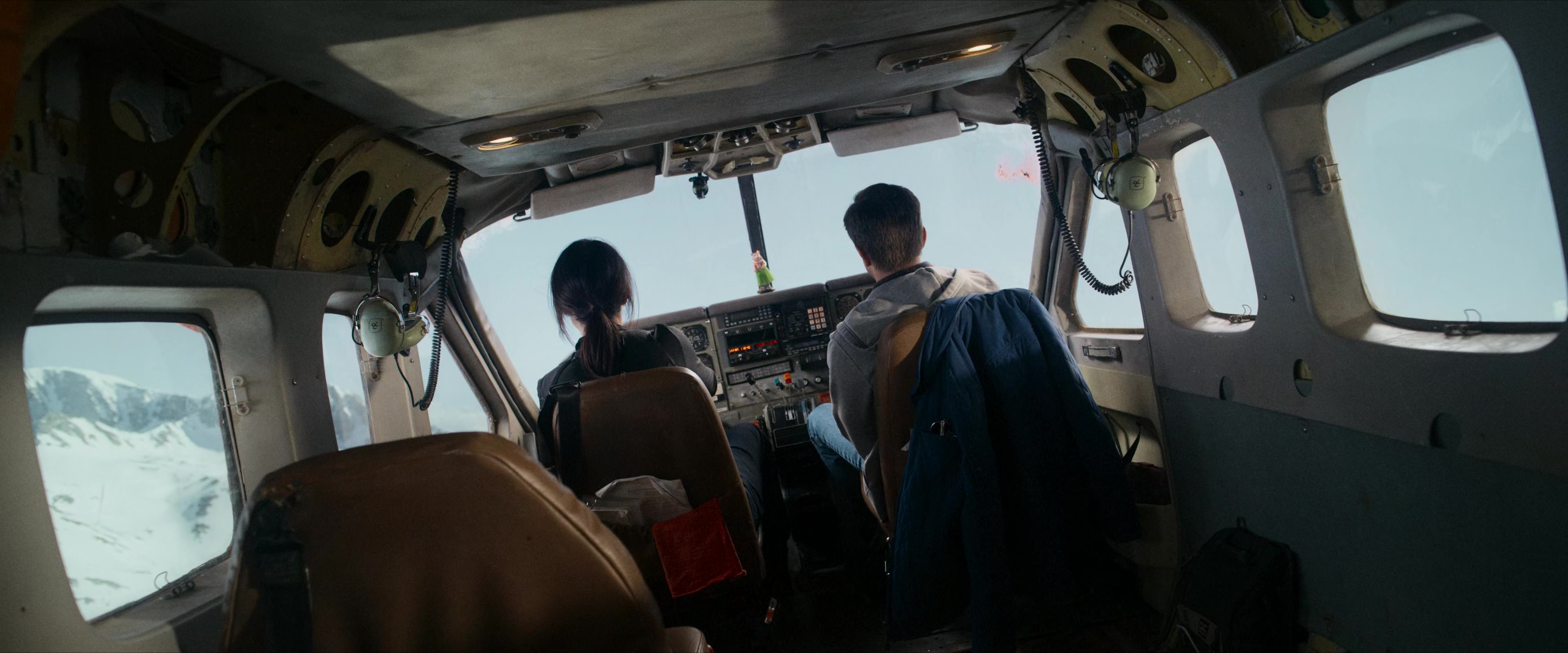 Flight Risk (2025) [4K] screencap 5382