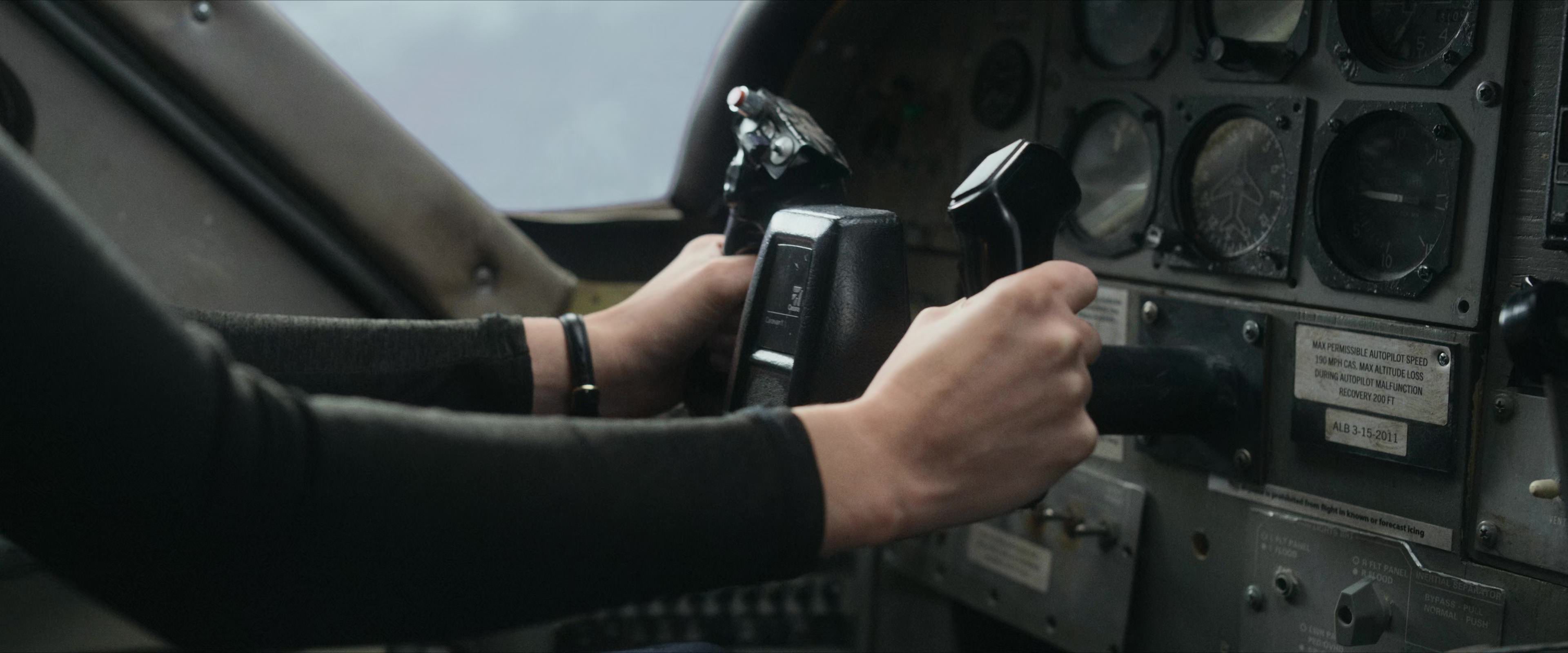 Flight Risk (2025) [4K] screencap 5409