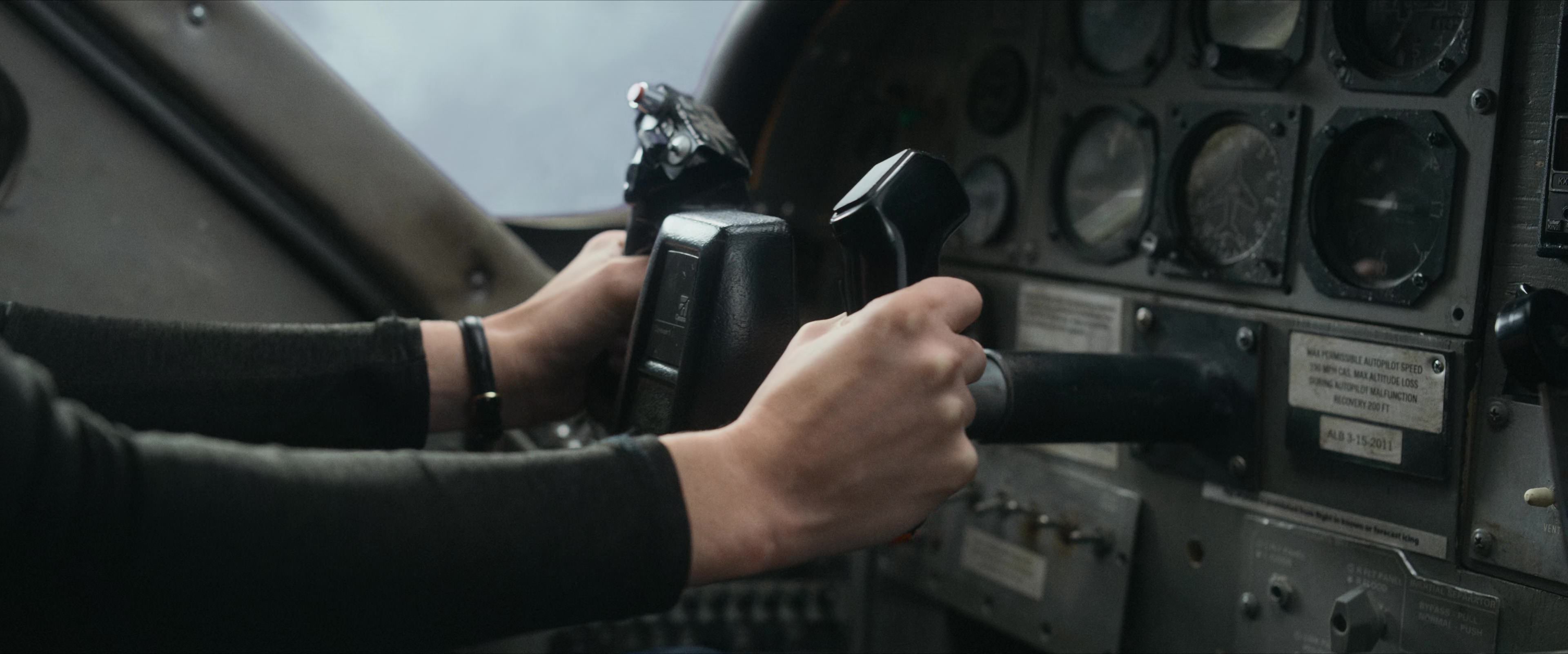 Flight Risk (2025) [4K] HD screenshot 5414