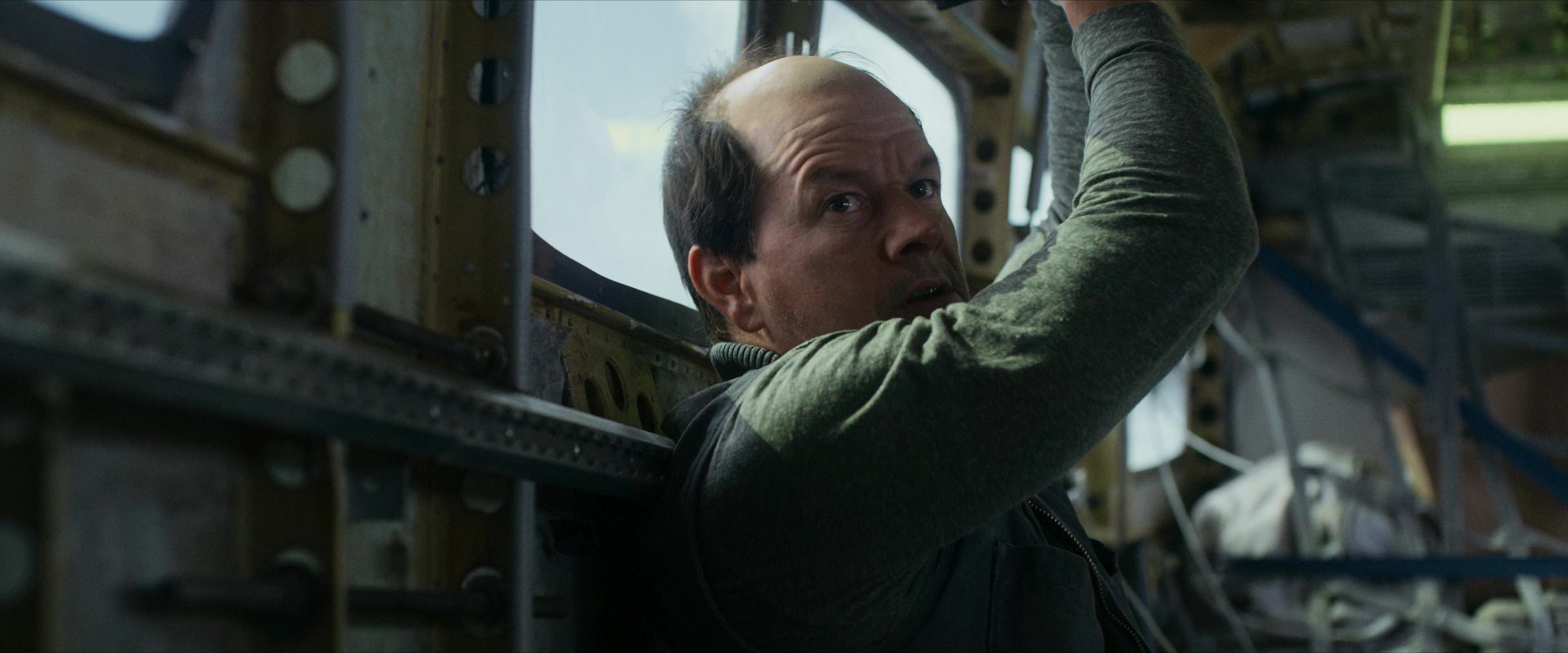 Flight Risk (2025) [4K] HD screenshot 5648