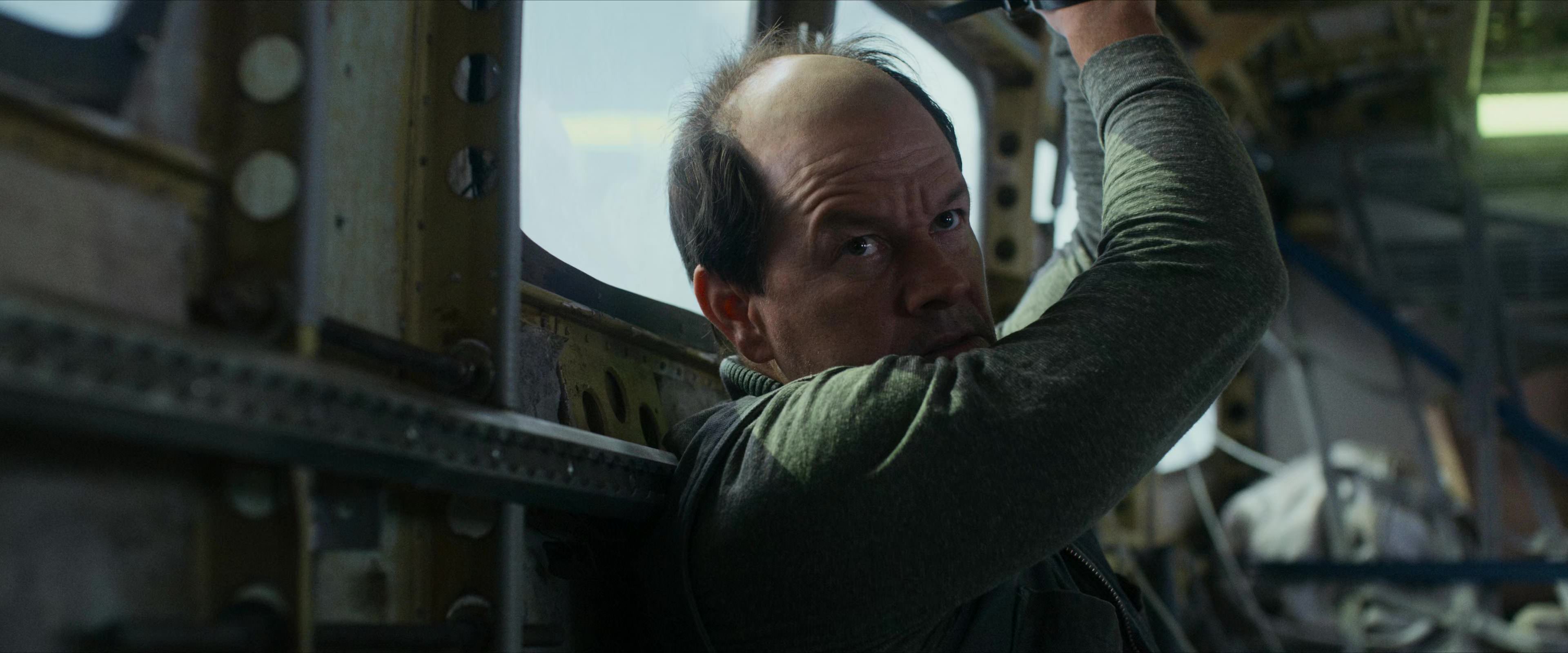 Flight Risk (2025) [4K] screencap 5652