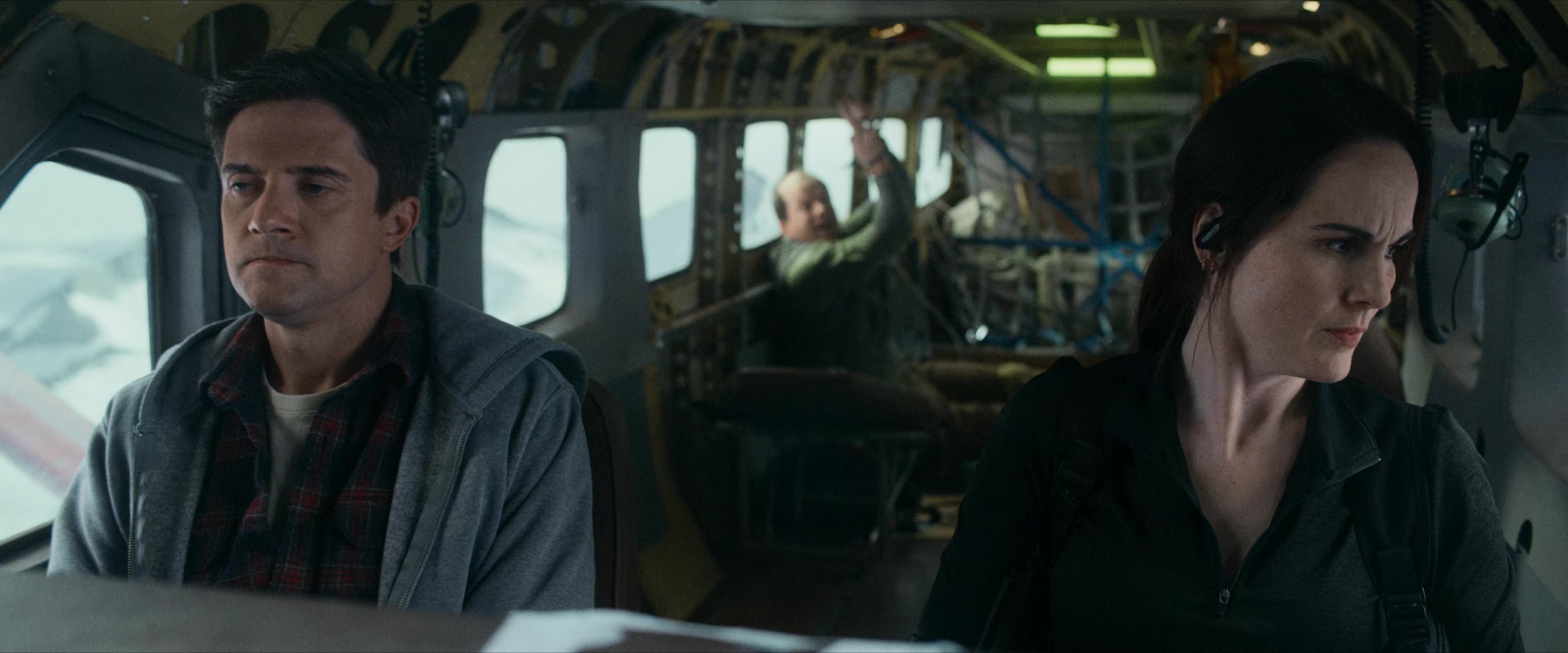 Flight Risk (2025) [4K] screencap 5748