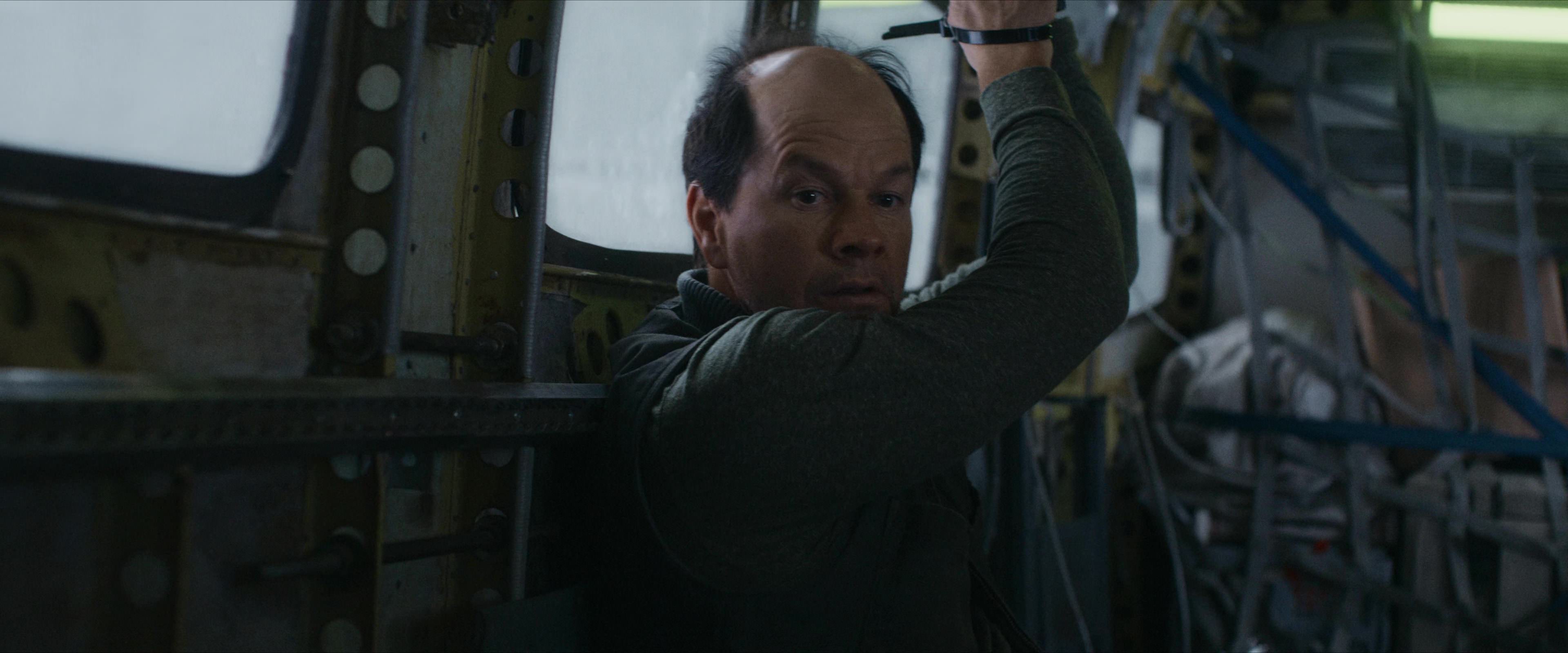 Flight Risk (2025) [4K] HD screenshot 6077