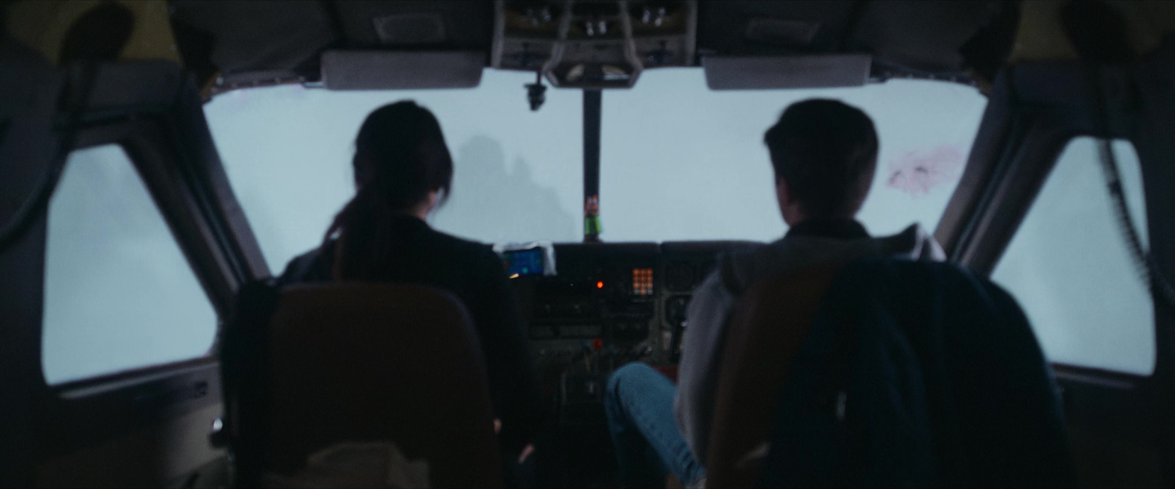 Flight Risk (2025) [4K] screencap 6216