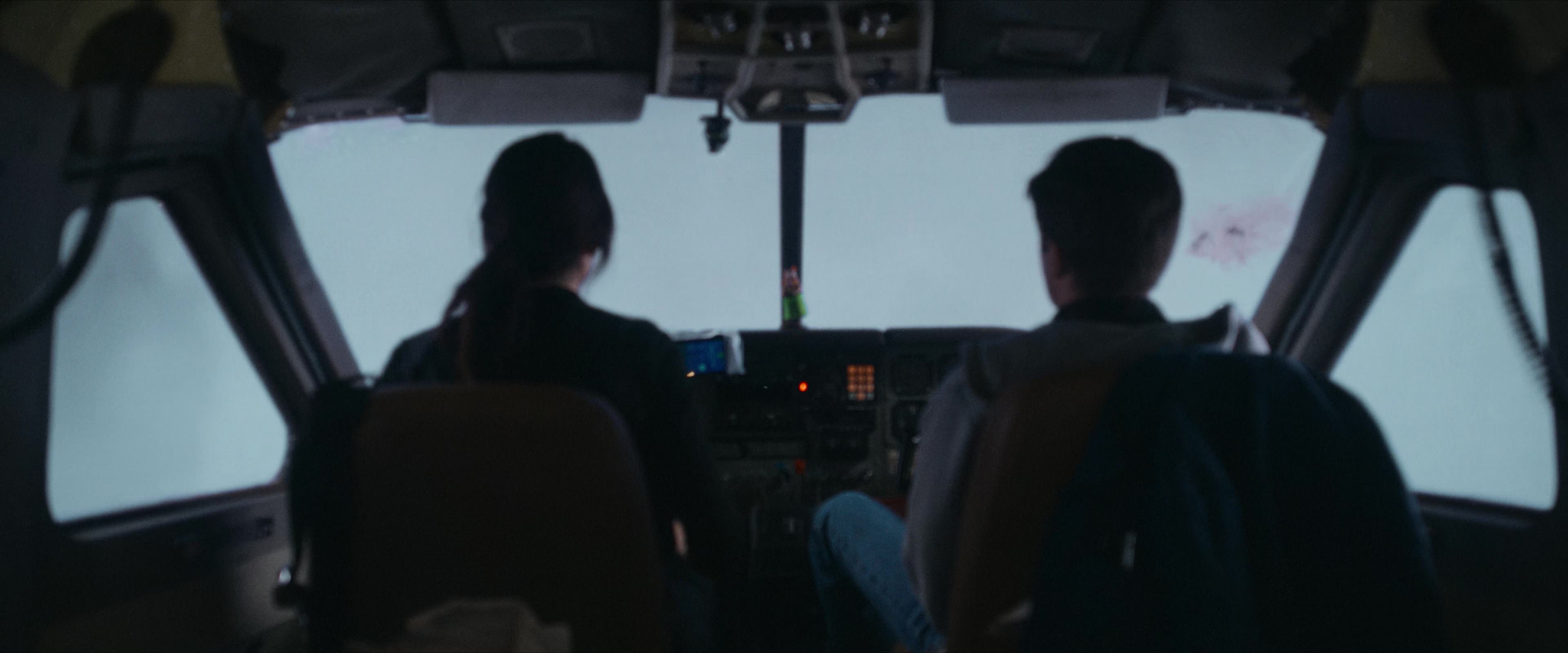 Flight Risk (2025) [4K] screencap 6219