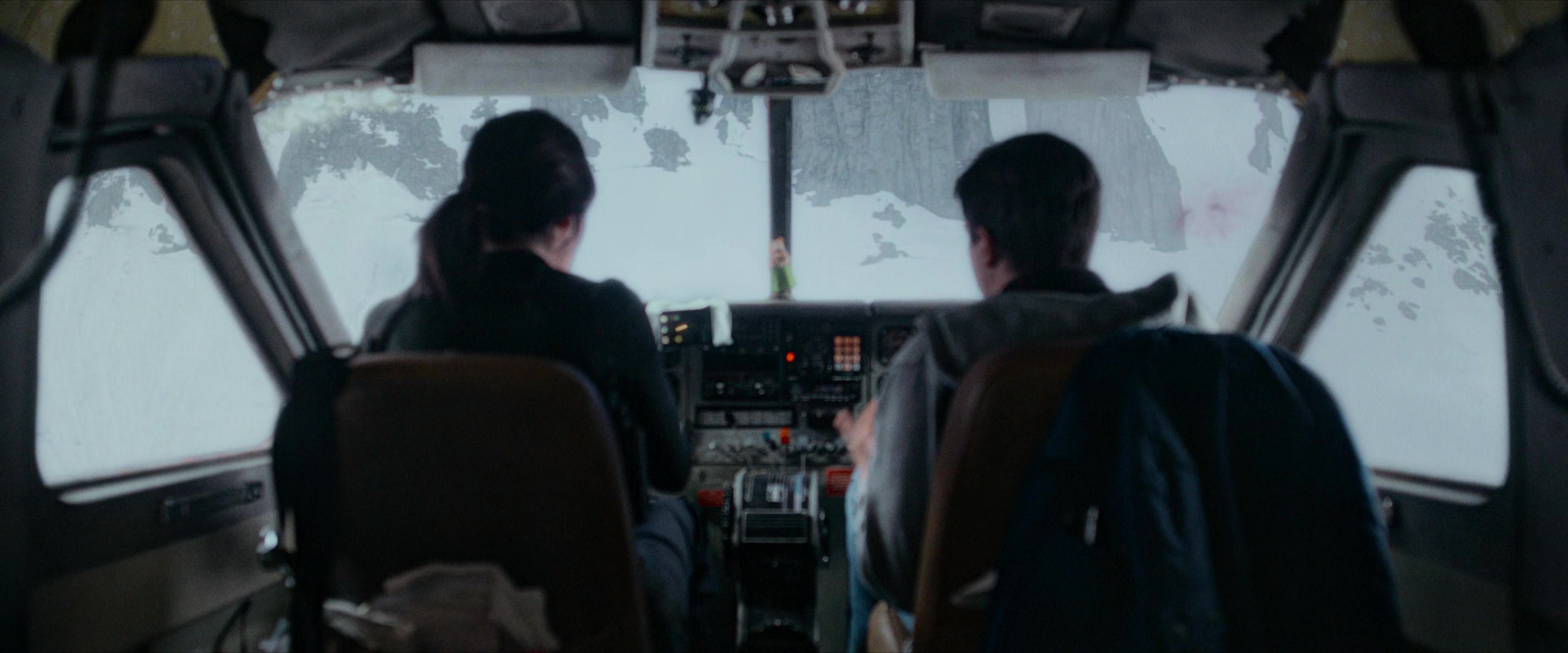 Flight Risk (2025) [4K] screencap 6252