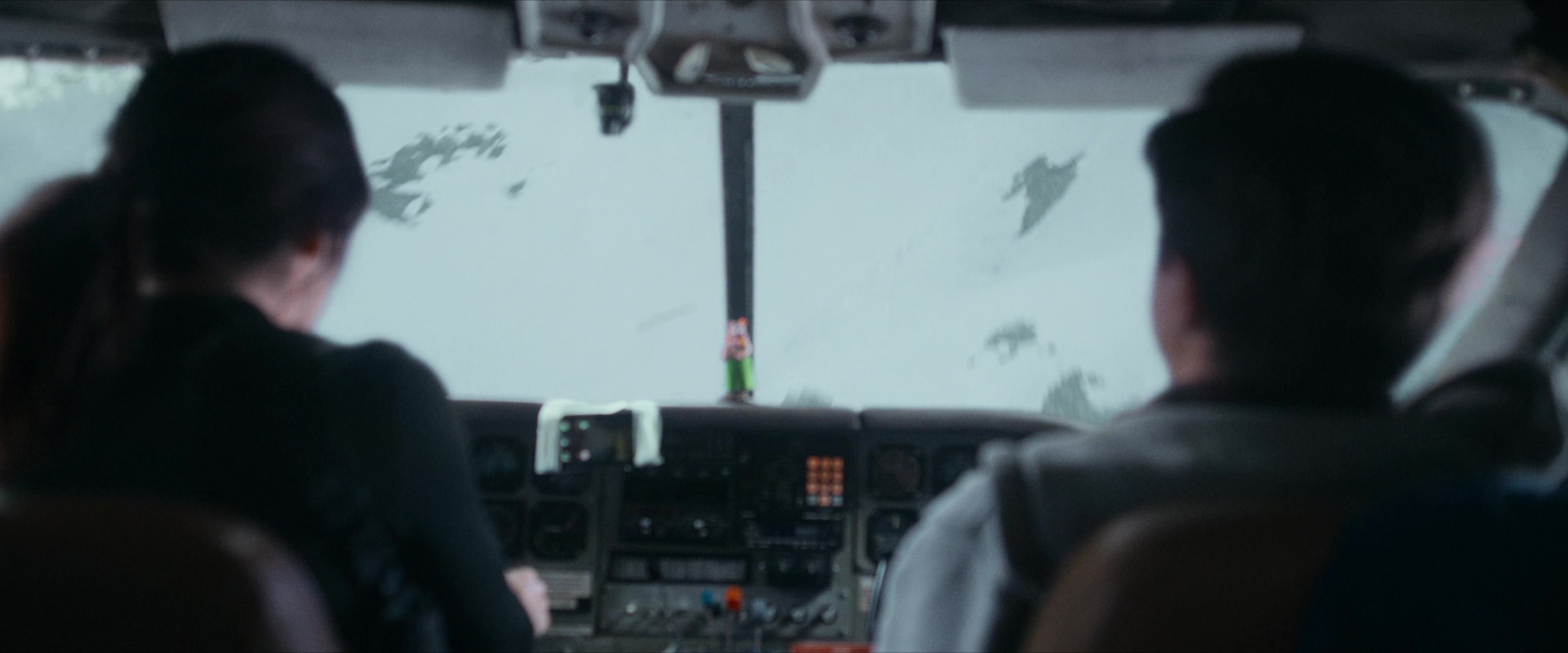 Flight Risk (2025) [4K] screencap 6285