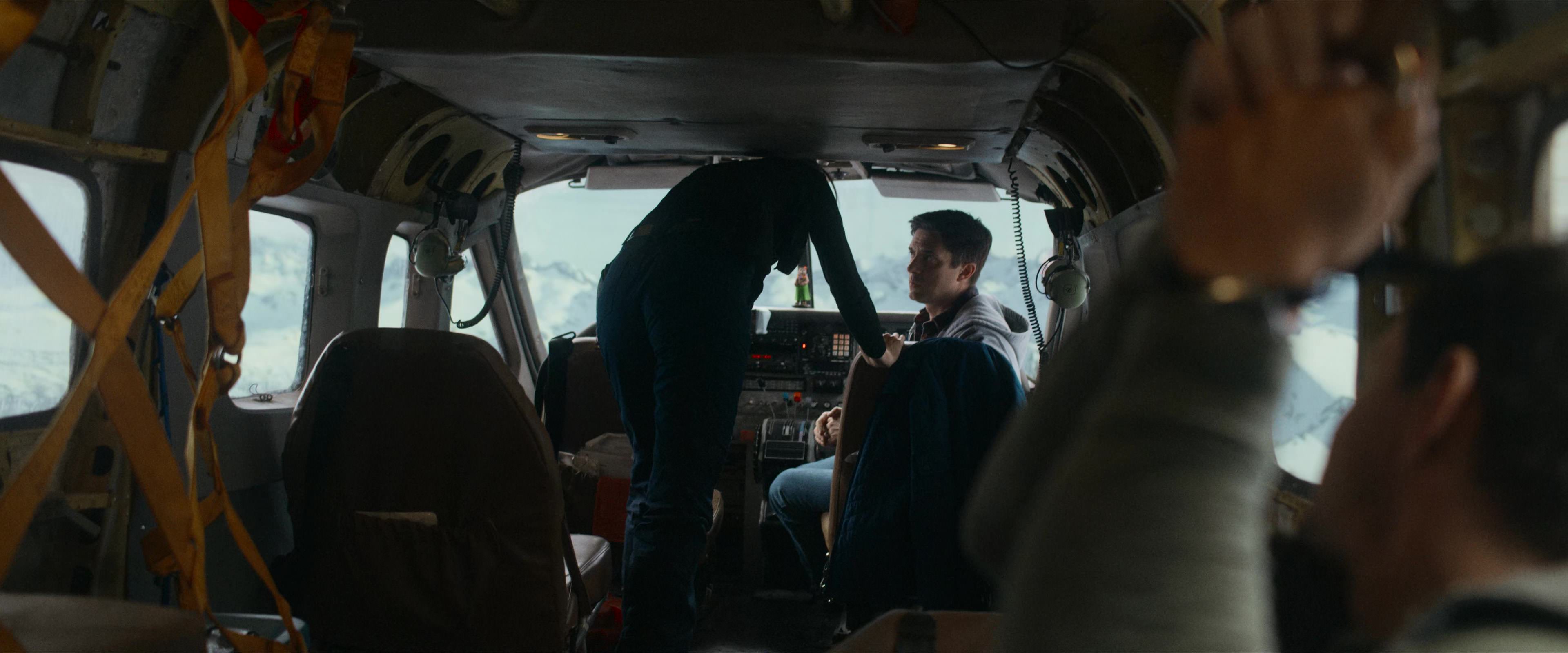 Flight Risk (2025) [4K] screencap 6744