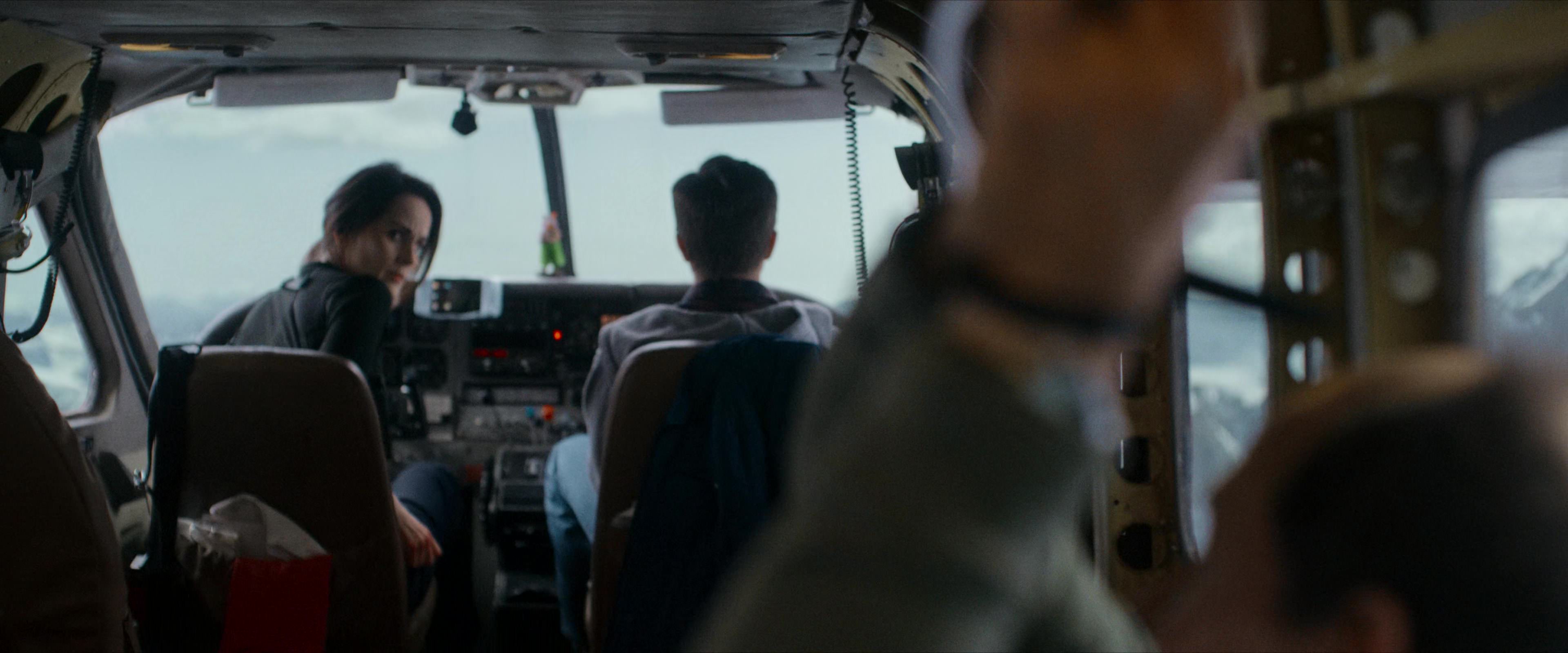 Flight Risk (2025) [4K] screencap 7347