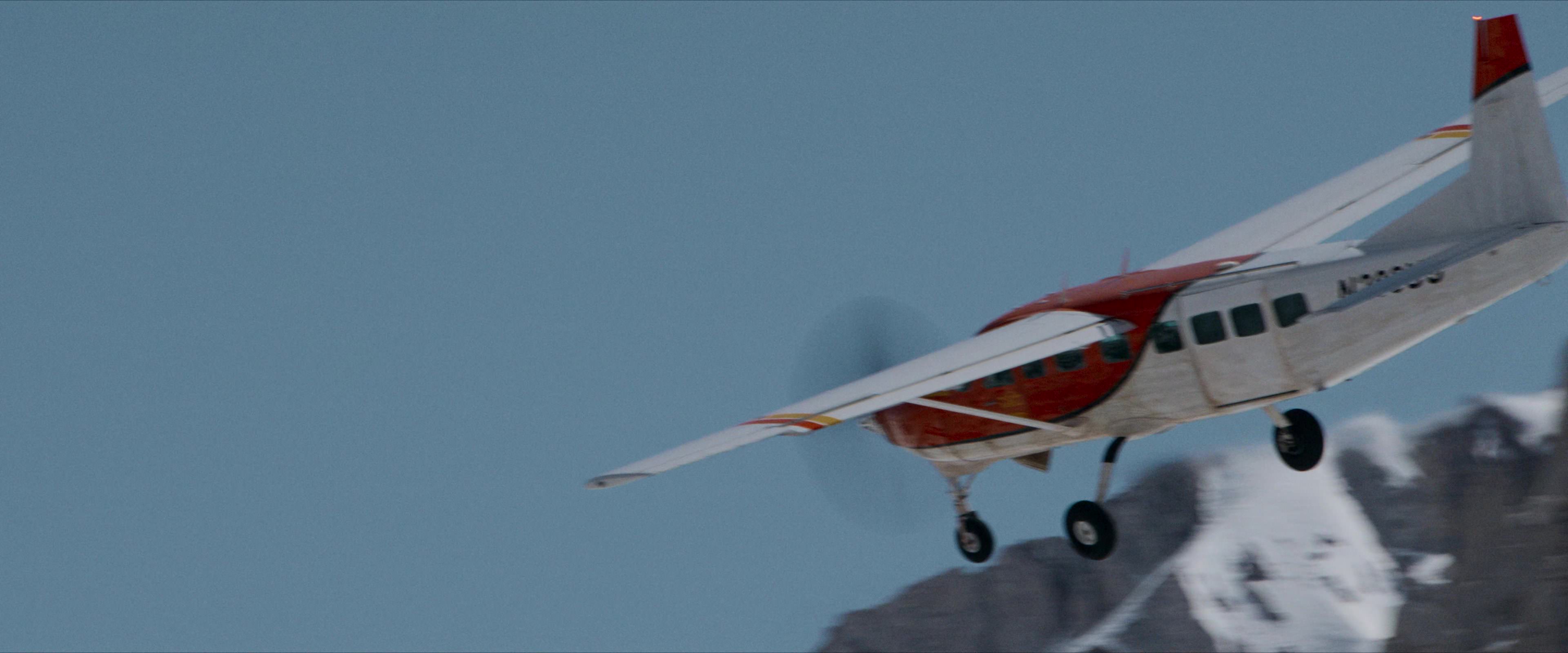 Flight Risk (2025) [4K] HD screenshot 7502